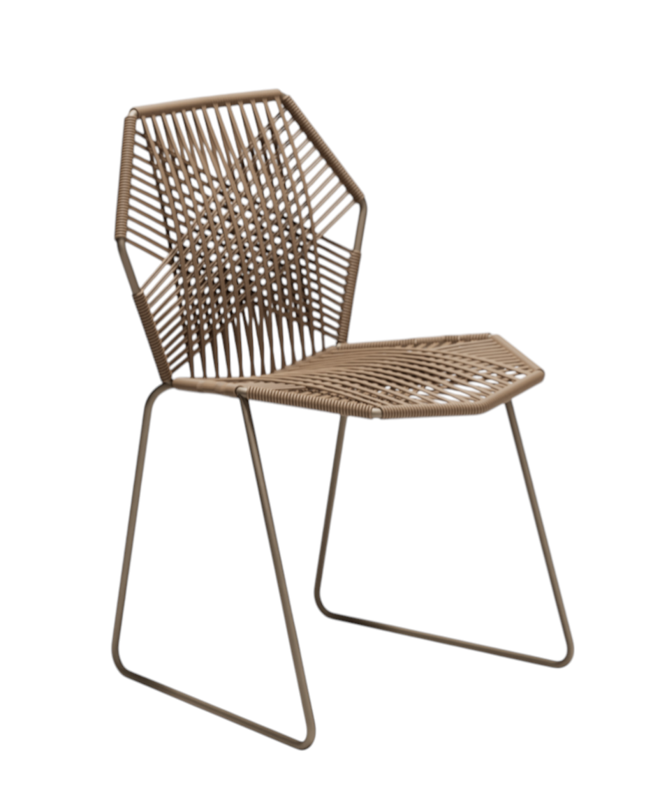 Tropicalia TR1 Stuhl von Moroso für den Außenbereich, modernes Design mit braunem Kunststoffgeflecht und Metallgestell.