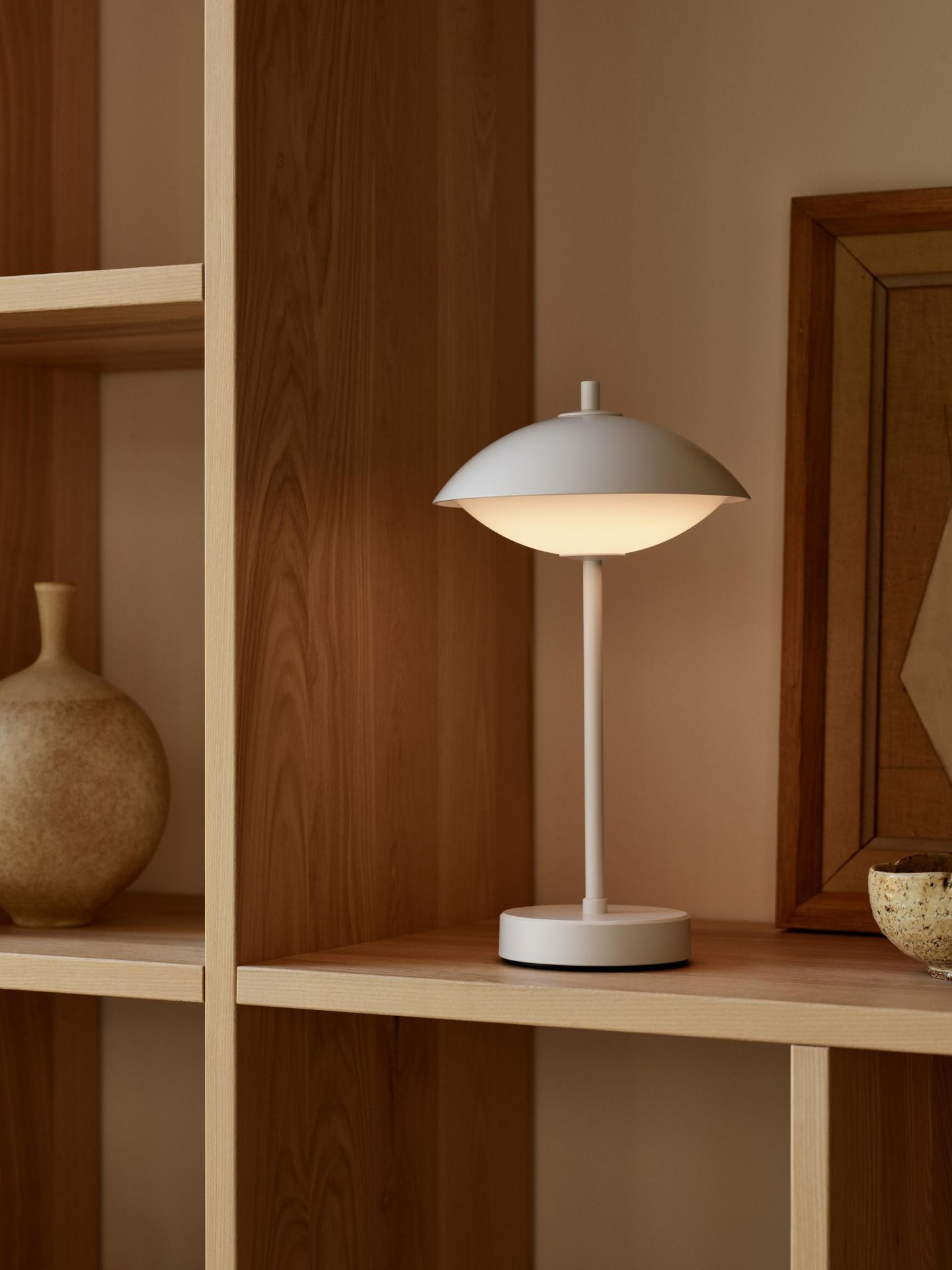 Clam Portable Table Lamp Rechargeable lamp Fritz Hansen
