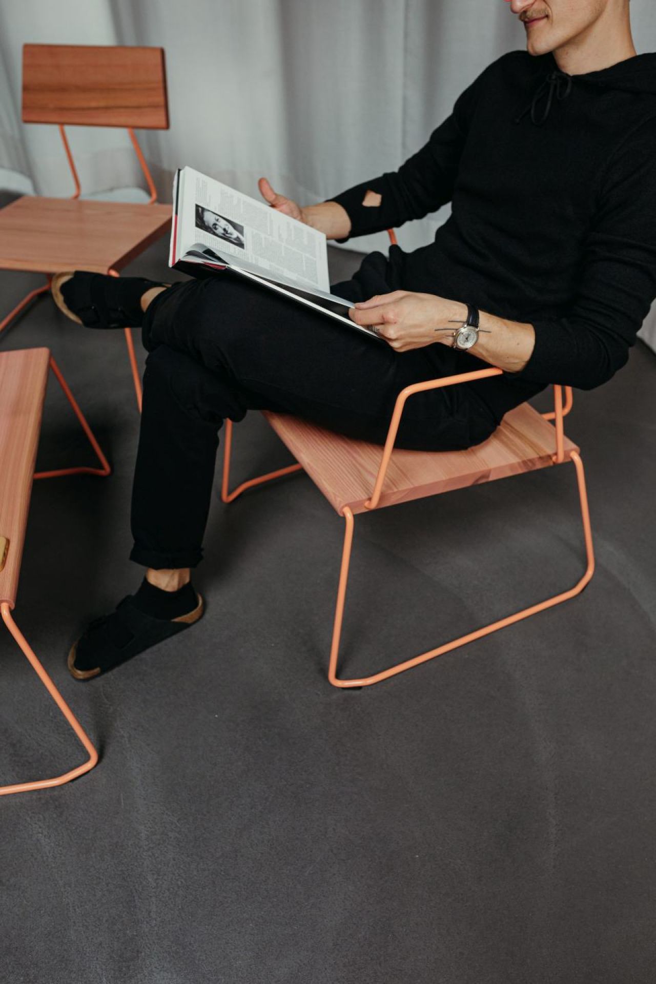 D:008 Lounge Chair with Armrests Ultraviolet Fuchs & Habicht