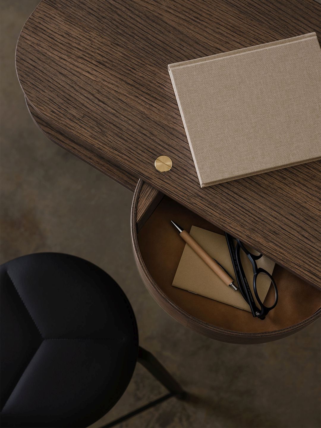 Valet wall console smoked oak Northern