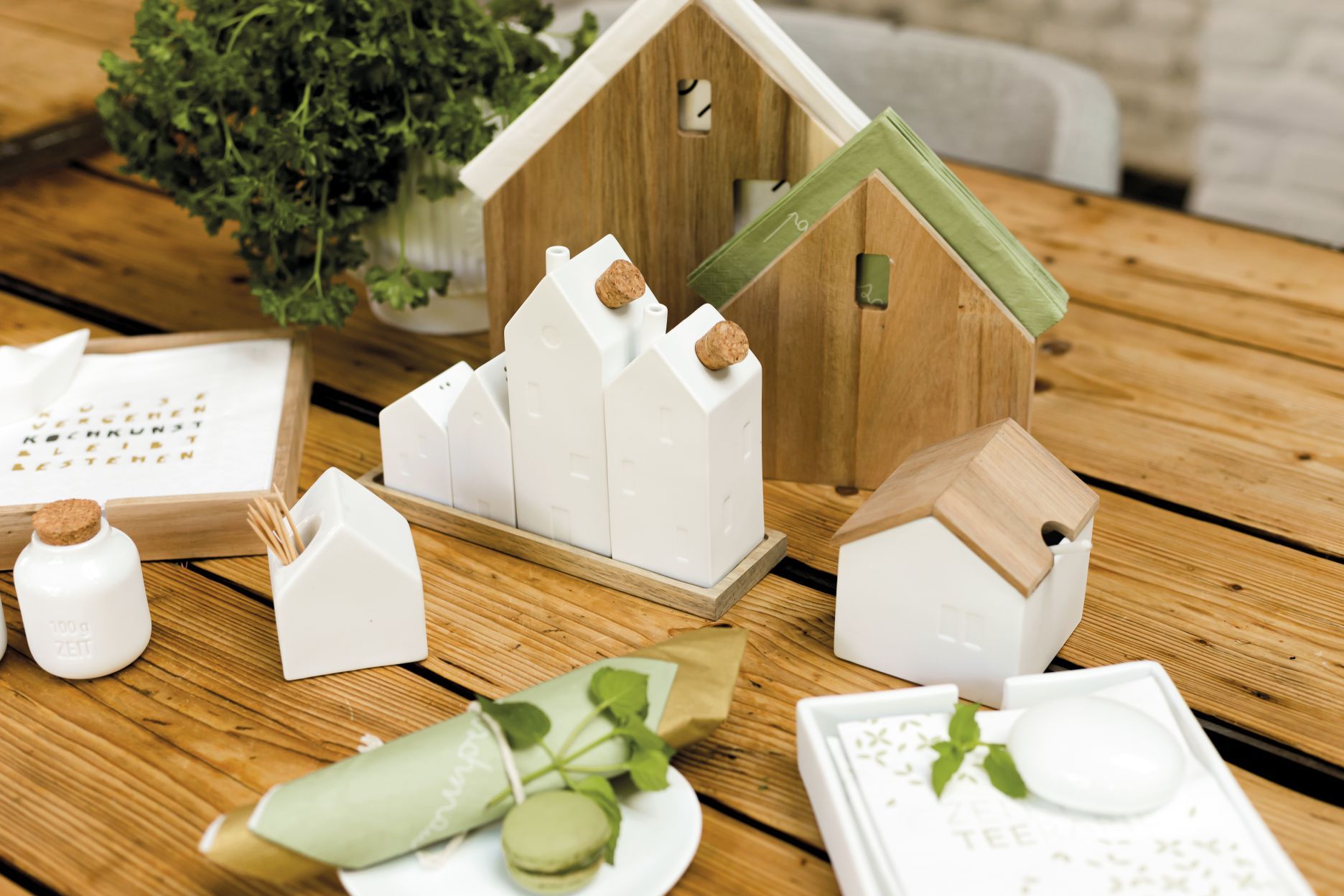 Cruet houses Vessels Wheels