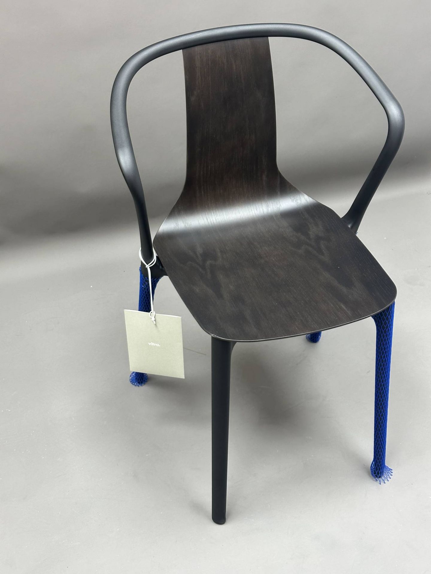 Belleville Armchair Wood chair FRAME DEEP BLACK / SEAT CUP OAK DARK Vitra MÄNGELEXEMPLAR