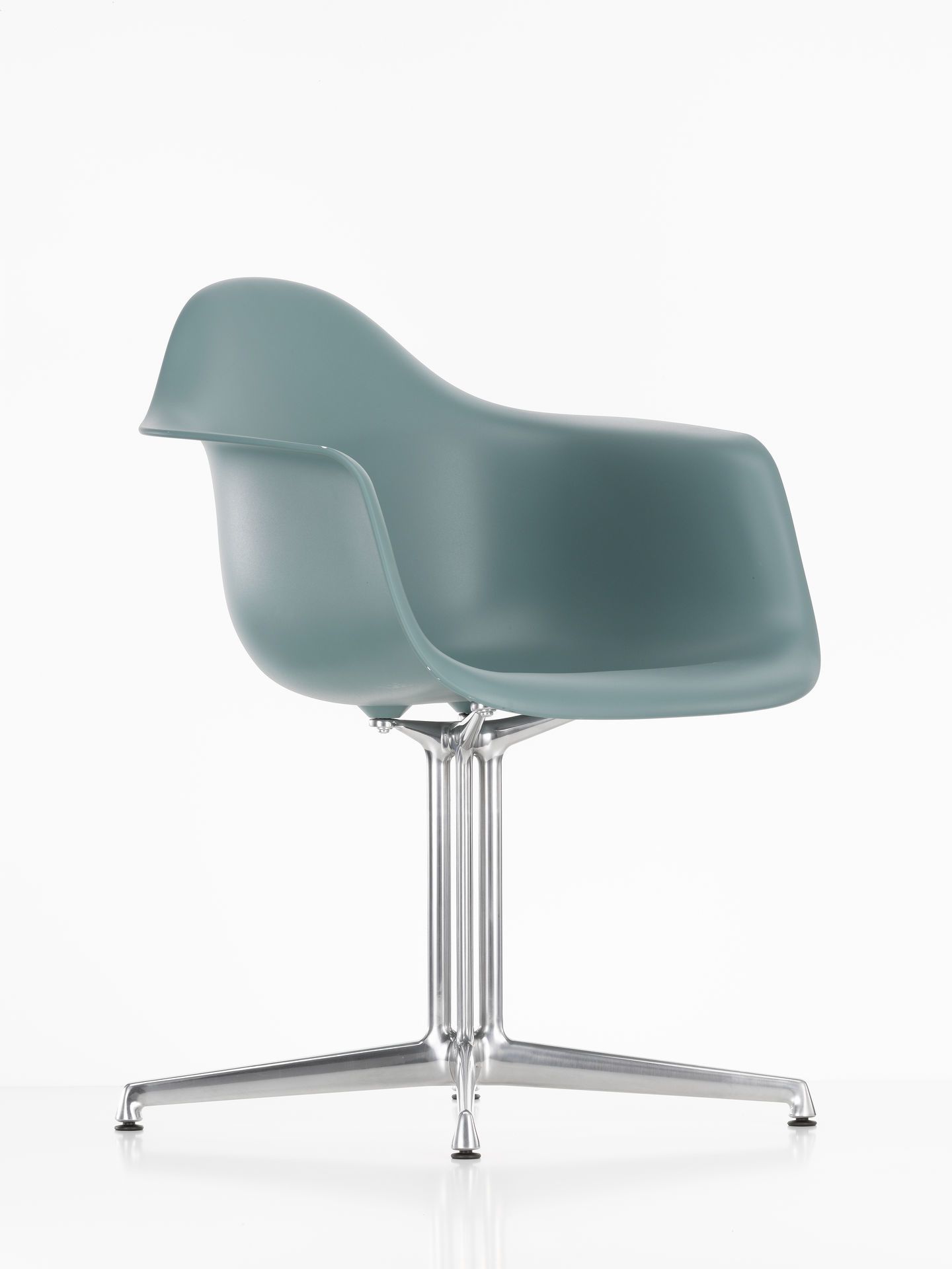 Eames Plastic Arm Chair DAL Chair Vitra