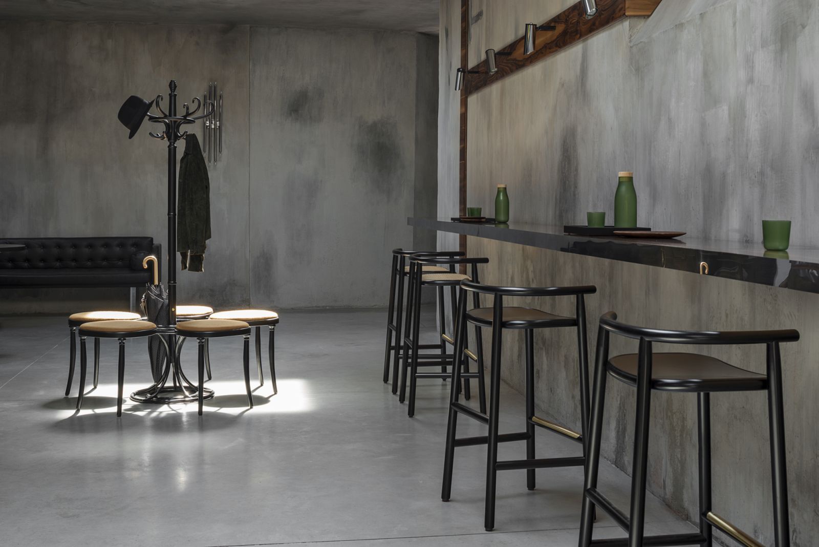 Single Curve Barstool with plywood seat Wiener GTV Design