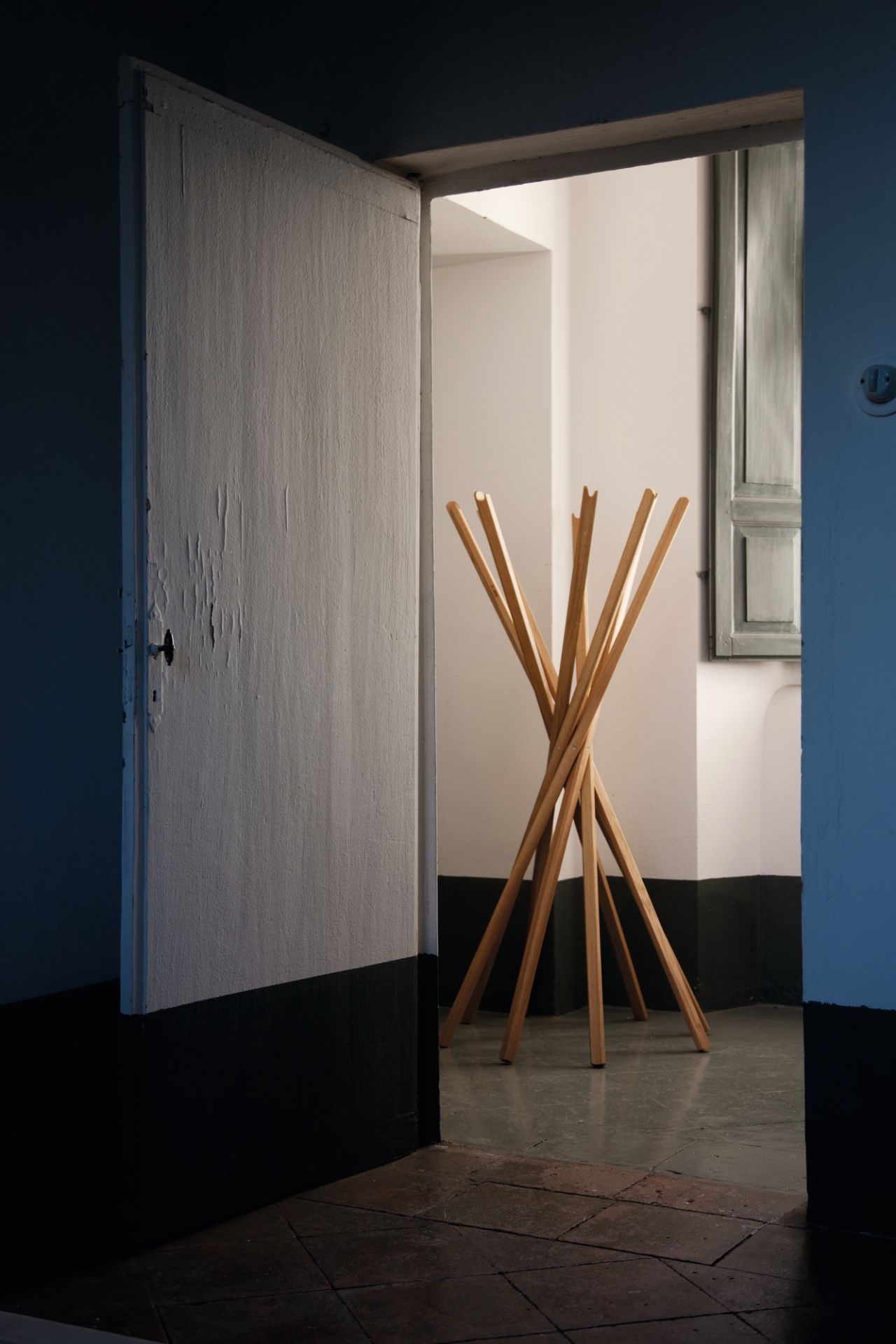 Sciangai Clothes Stand natural colored ash Zanotta