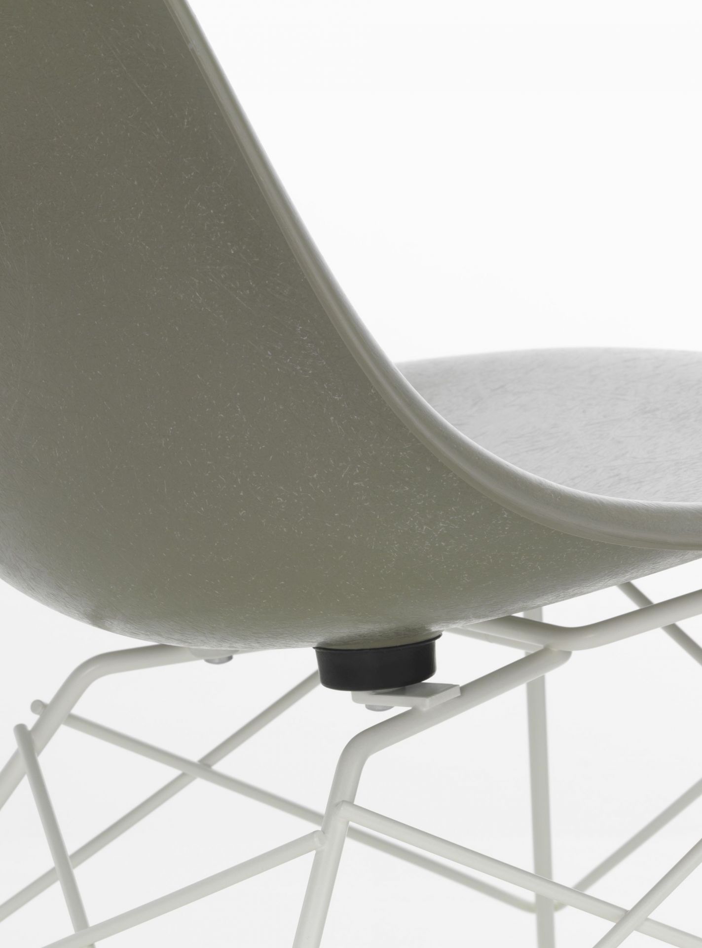 Eames Fibreglass Chair LSR Chair Vitra