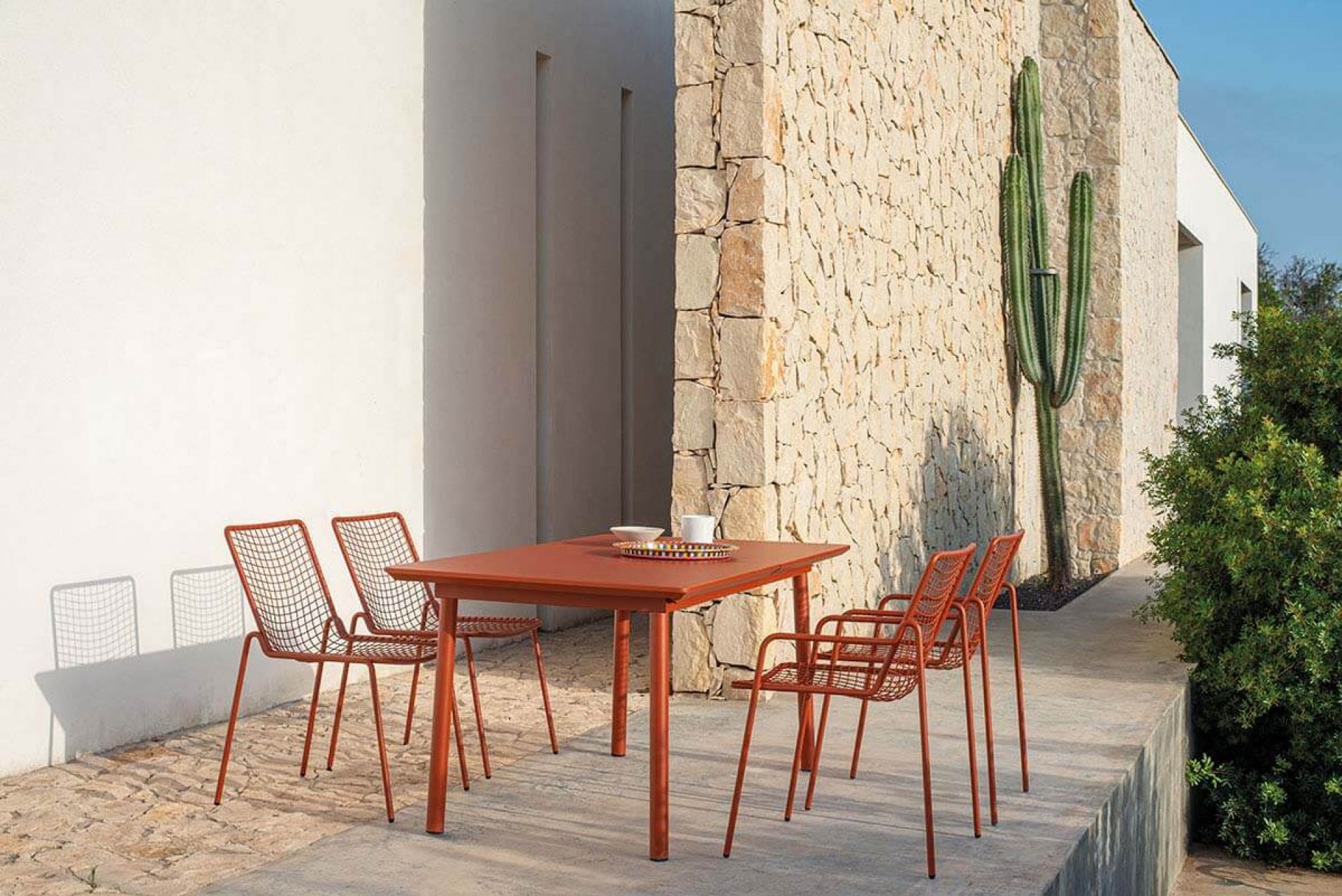 Plus4 Outdoor Extending table Emu