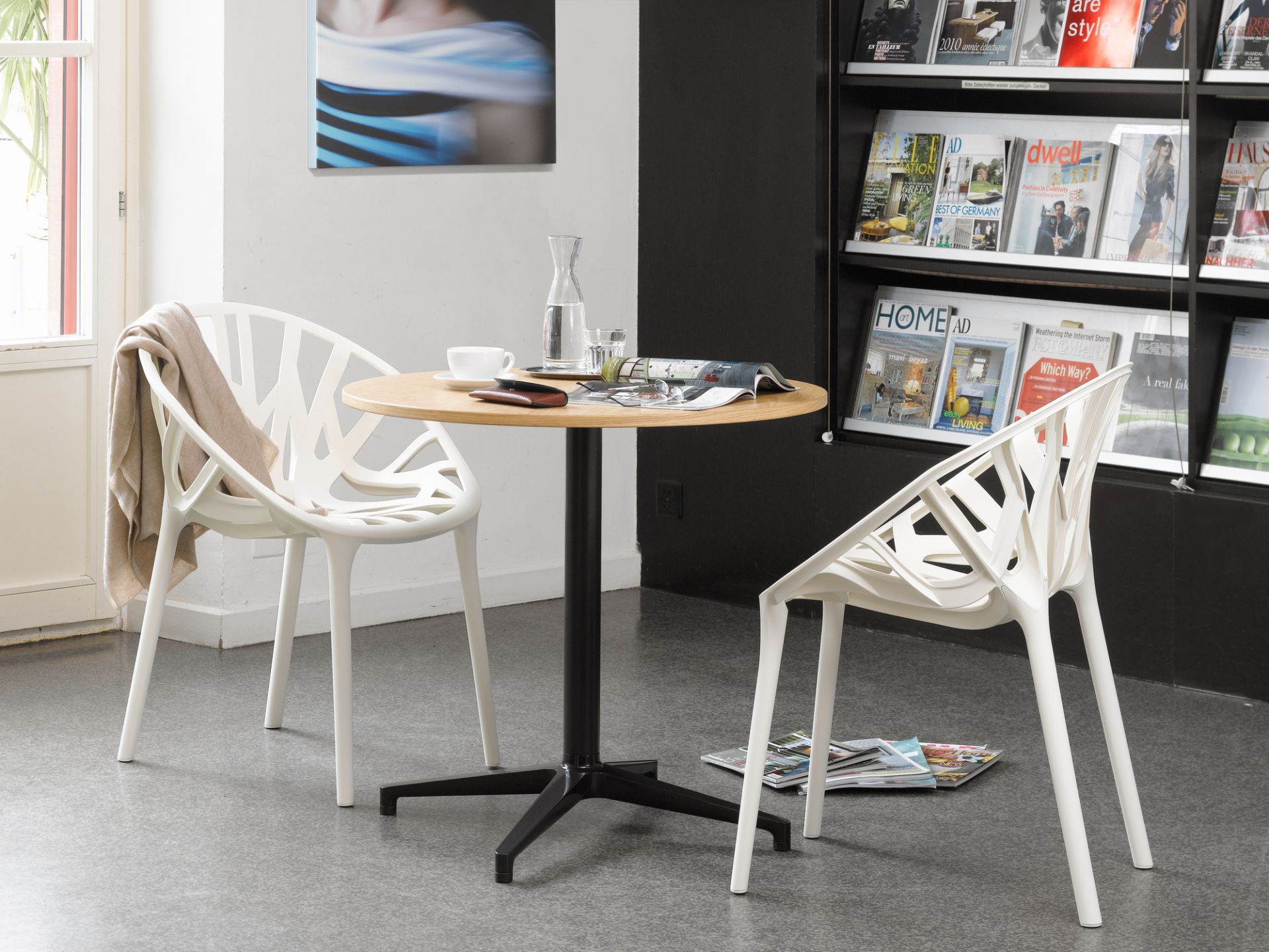 Bistro Table round Indoor Ø 79,6 cm Vitra