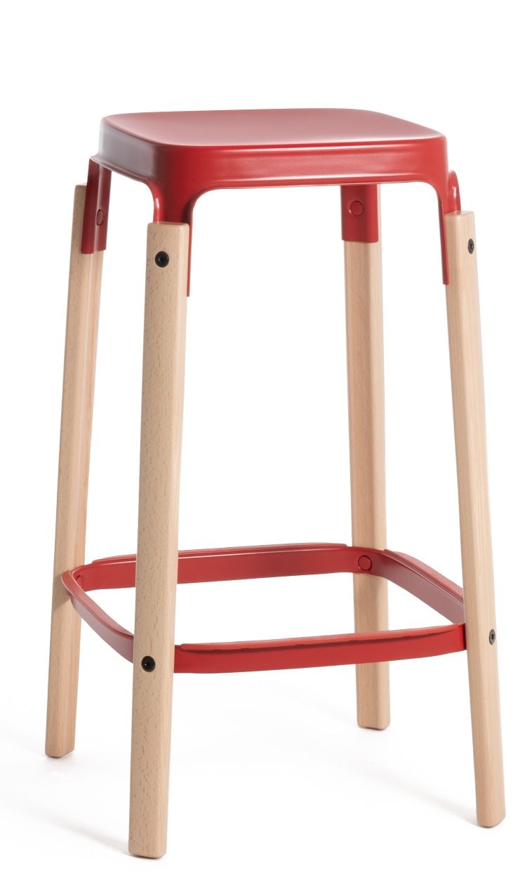 Roter Steelwood Hocker von Magis mit Holzbeinen und Stahlrahmen, ideal für moderne Küchen.