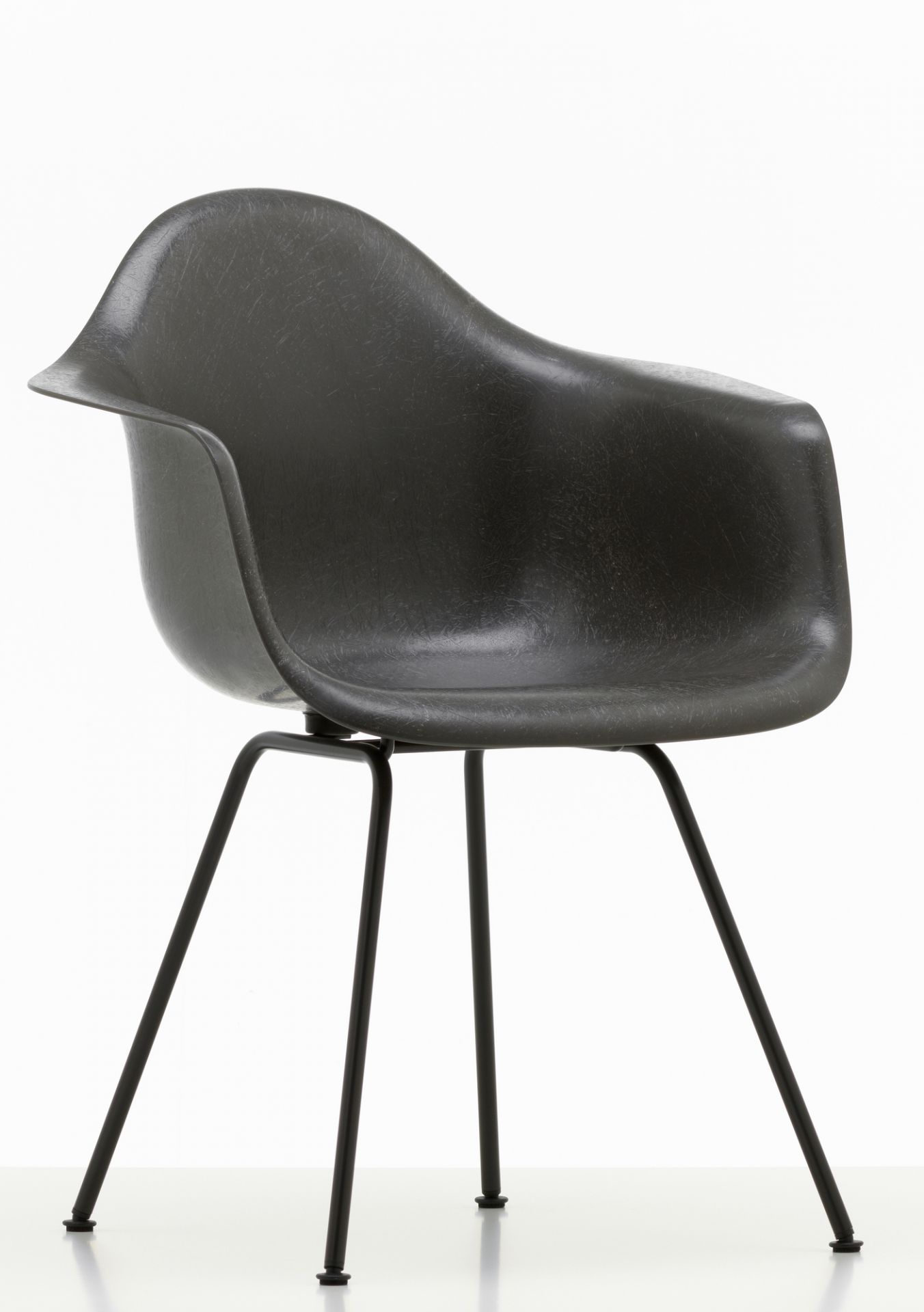 Eames Fibreglass Arm Chair DAX Chair Vitra