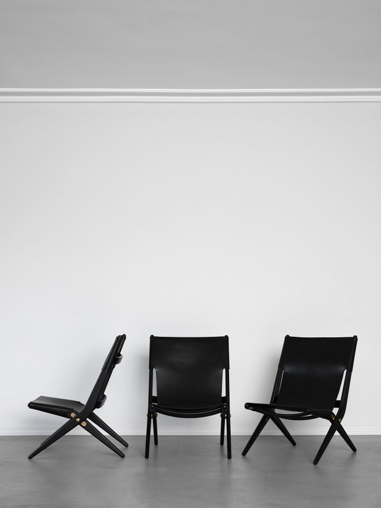 Saxe Chair black stained oak - black leather by Lassen