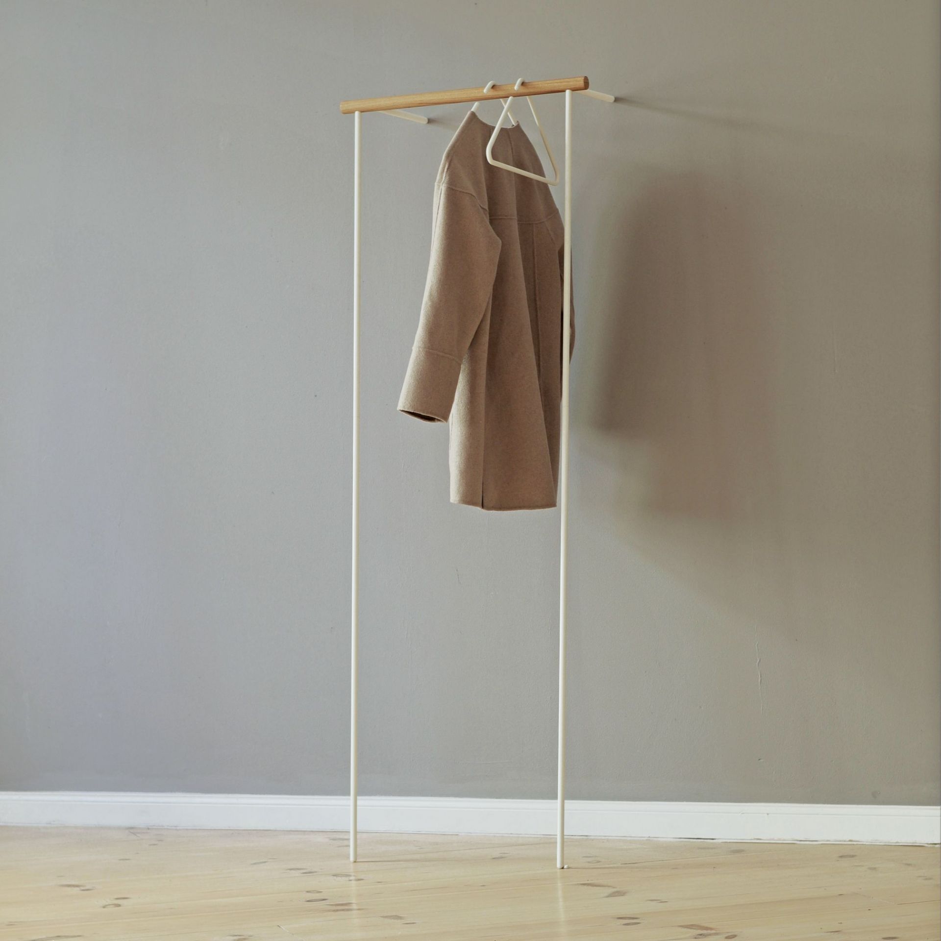 Leanon II leaning coatrack white Roomsafari