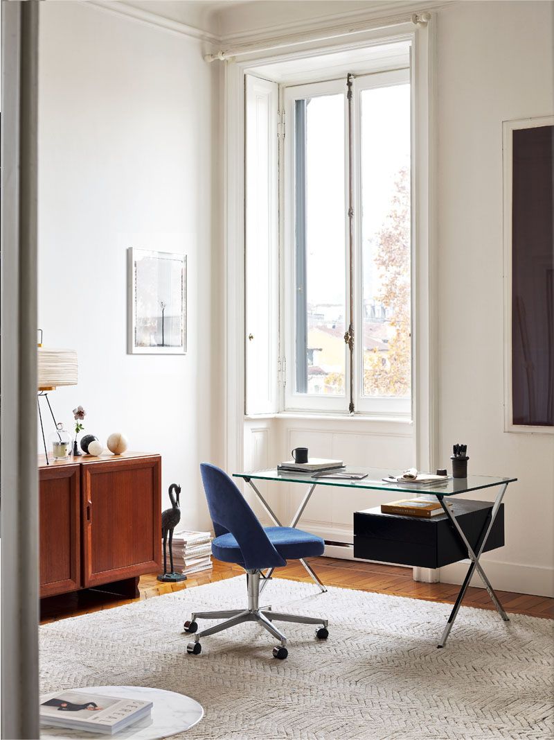 Saarinen Relax Conference Chair 5-Star Swivel Base without Armrest Knoll Interntional 