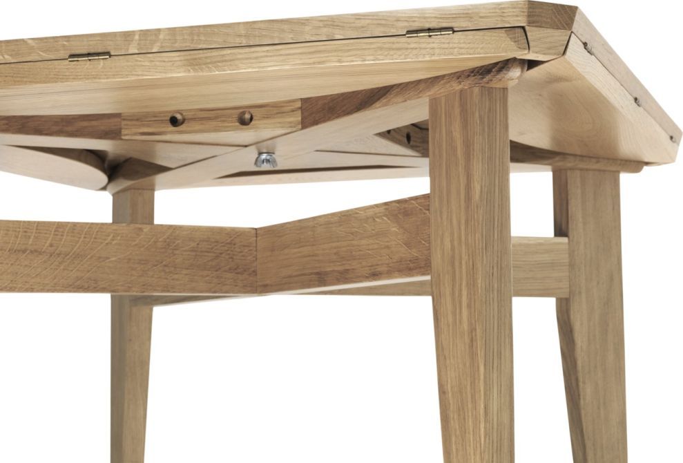 B-Table extendable dining table Gubi