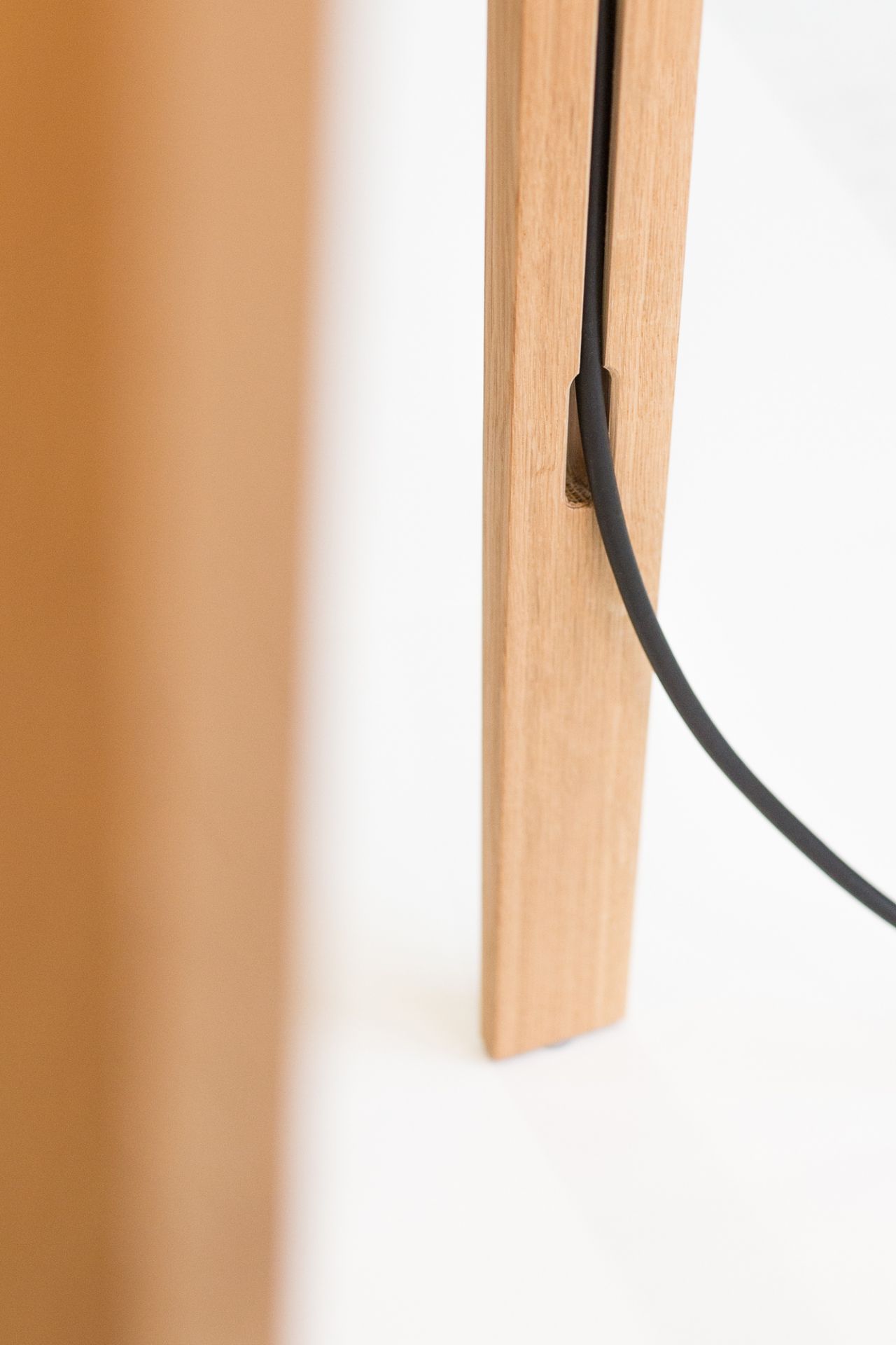 Luca floor lamp natural oak / white Maigrau