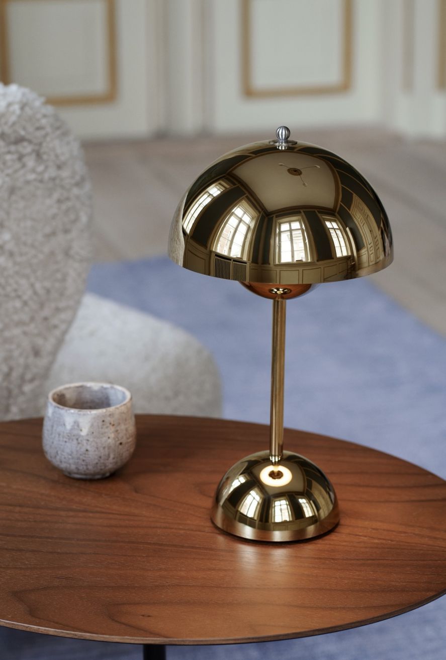 Flowerpot VP9 Portable Battery lamp / Table lamp with USB AndTradition Brass