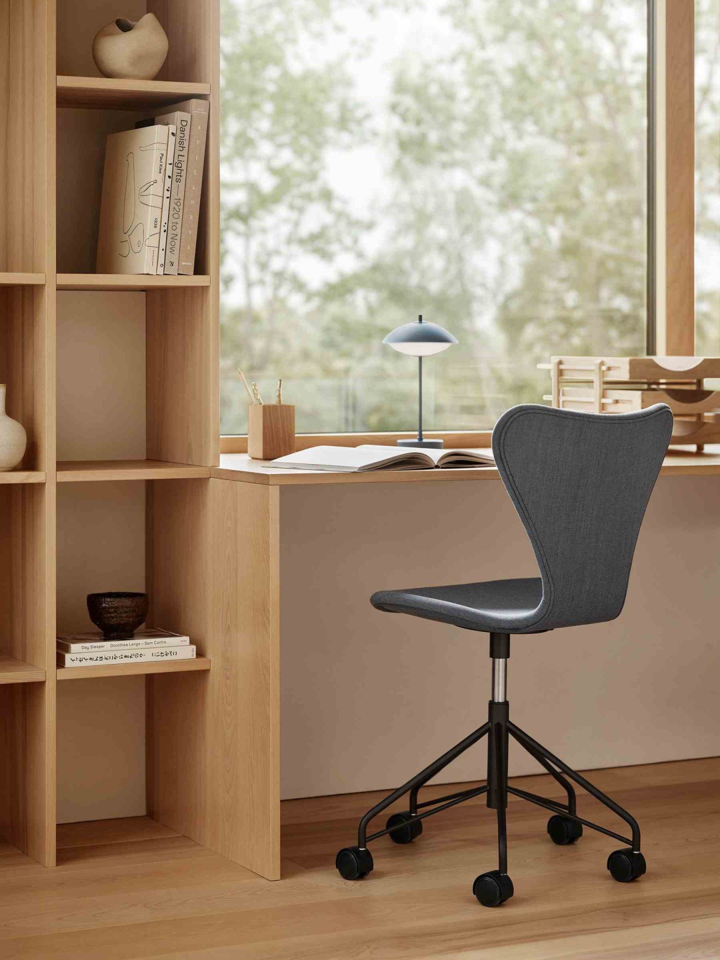 Clam Portable Table Lamp Rechargeable lamp Fritz Hansen