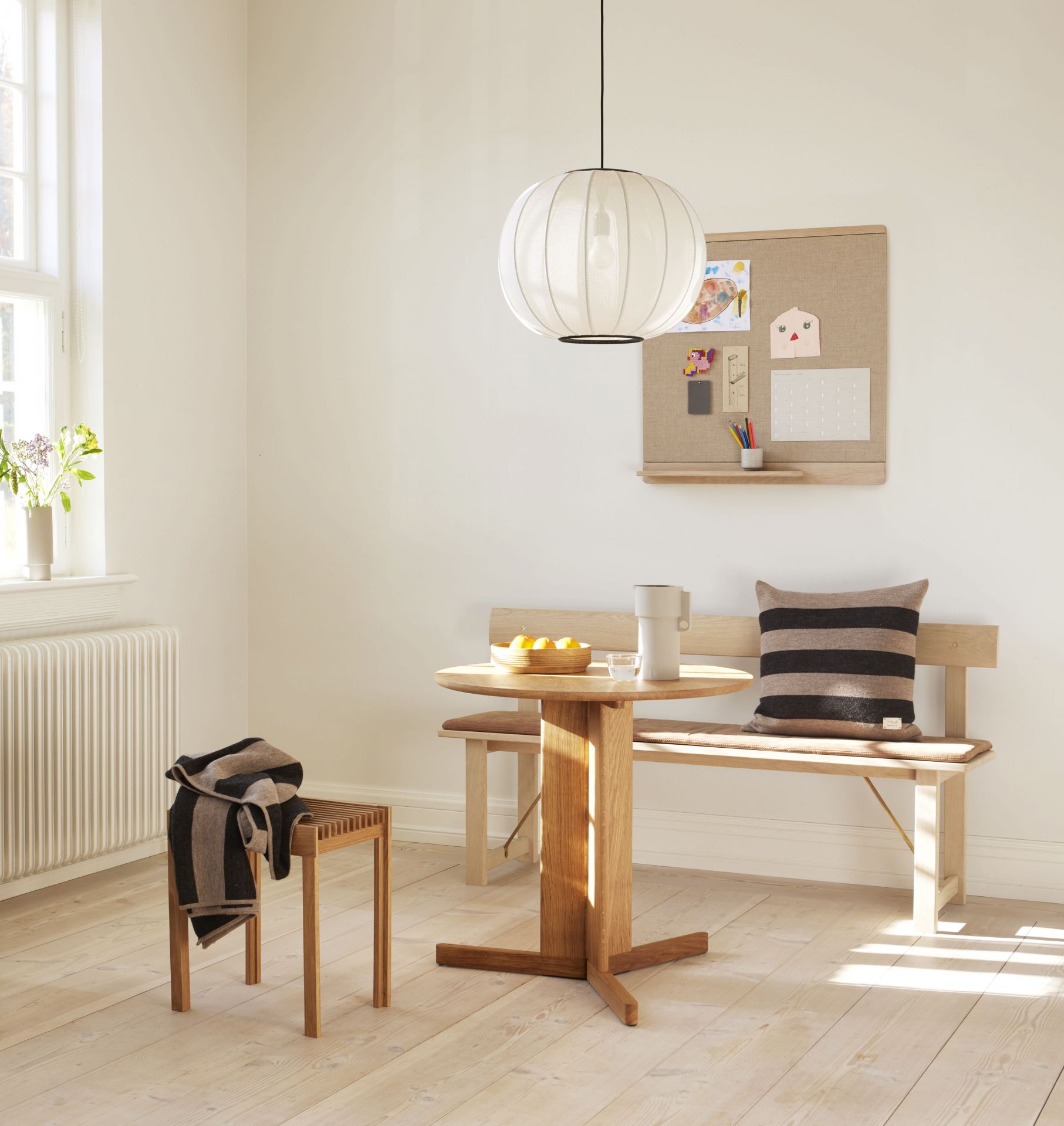 Trefoil Table Ø 75 Oak Form & Refine