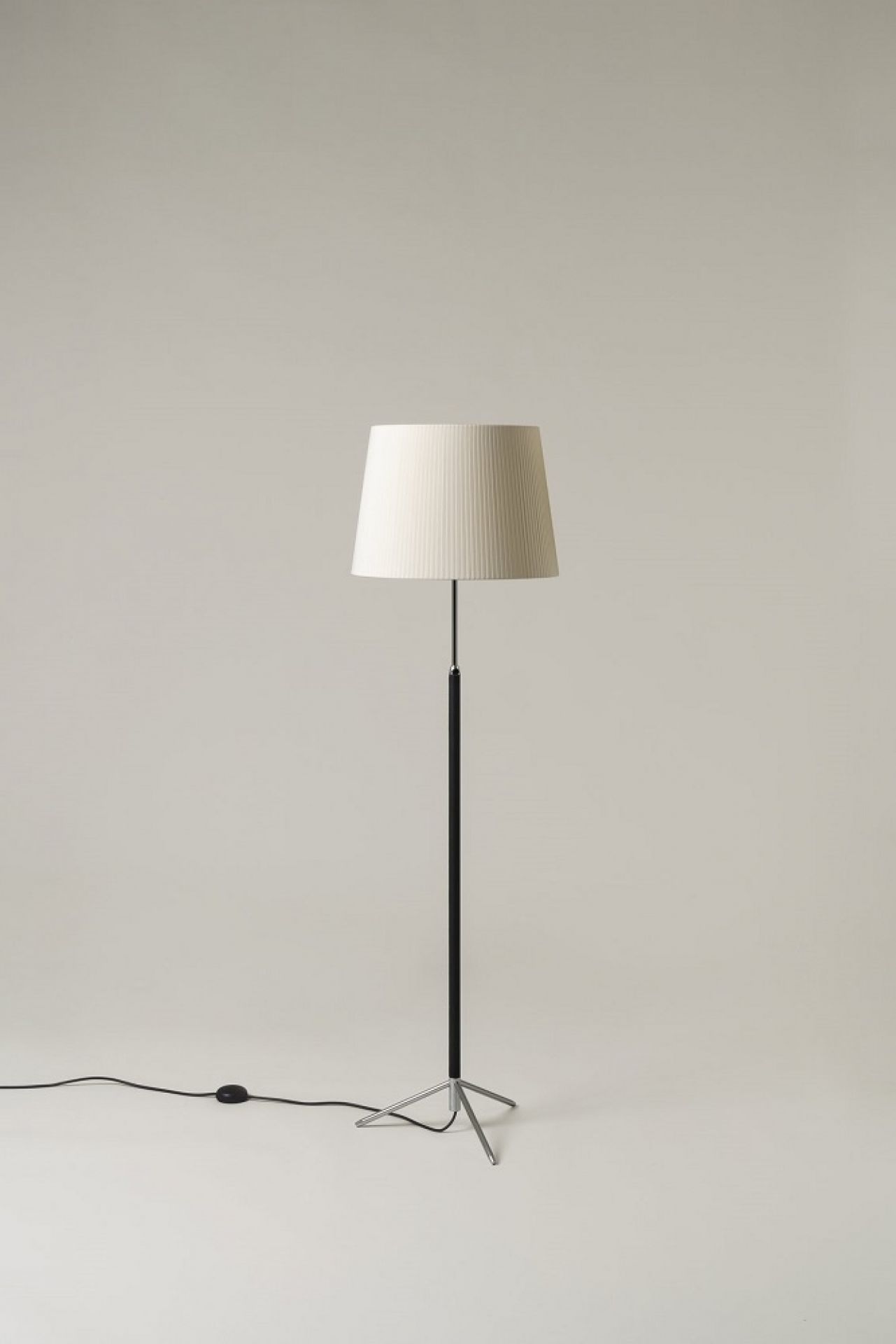 Pie de Salon Floor lamp Santa & Cole