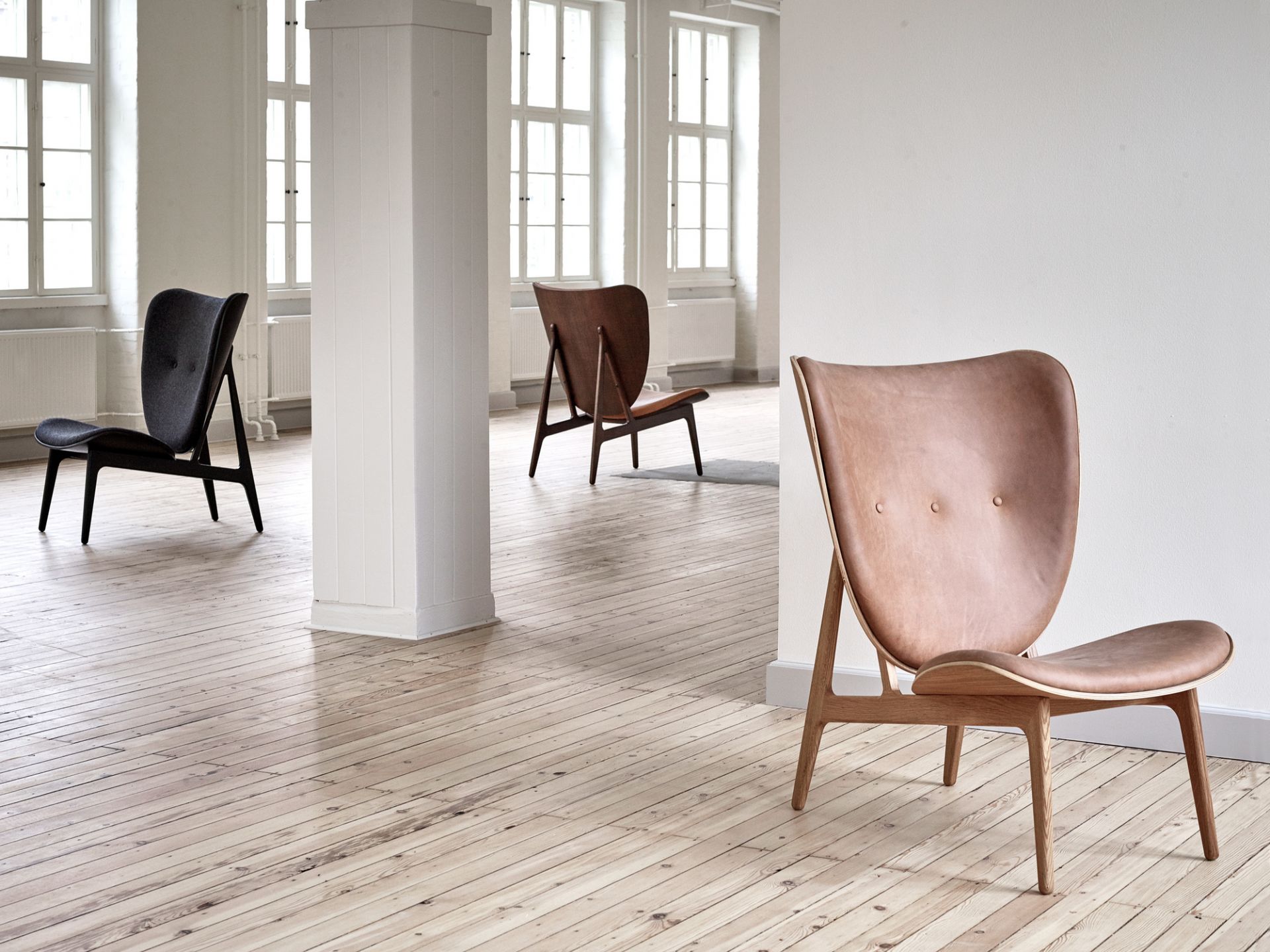 Elephant Lounge Armchair Natural Oak / Leather Dunes Camel
