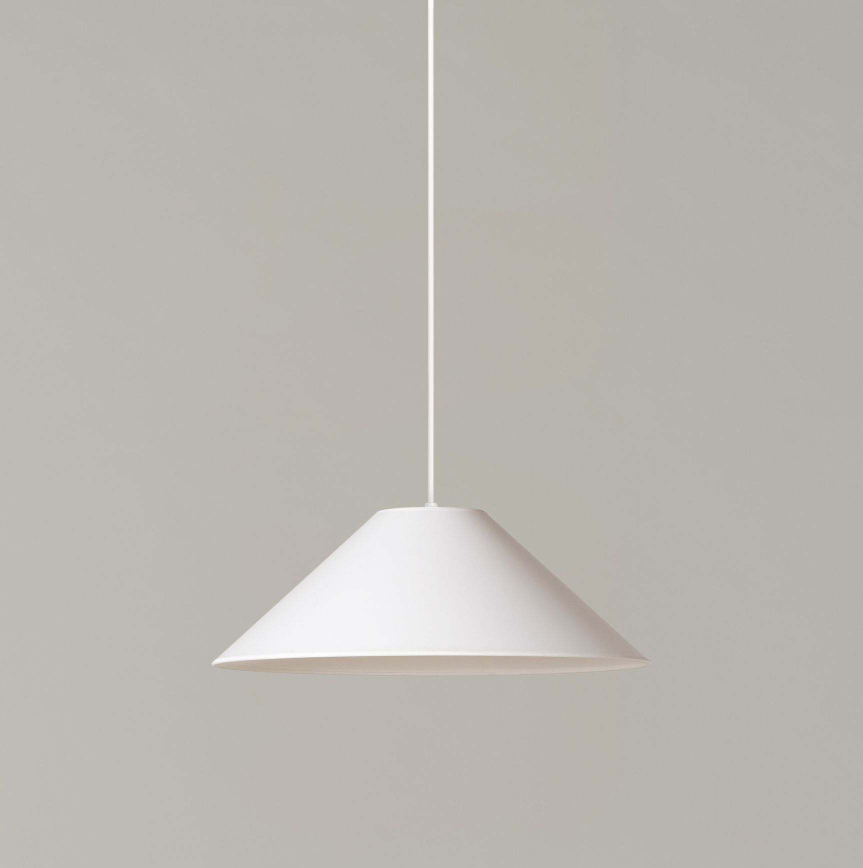 Sísísí cónicas planas MT4 suspension lamp Ø49cm white Santa & Cole