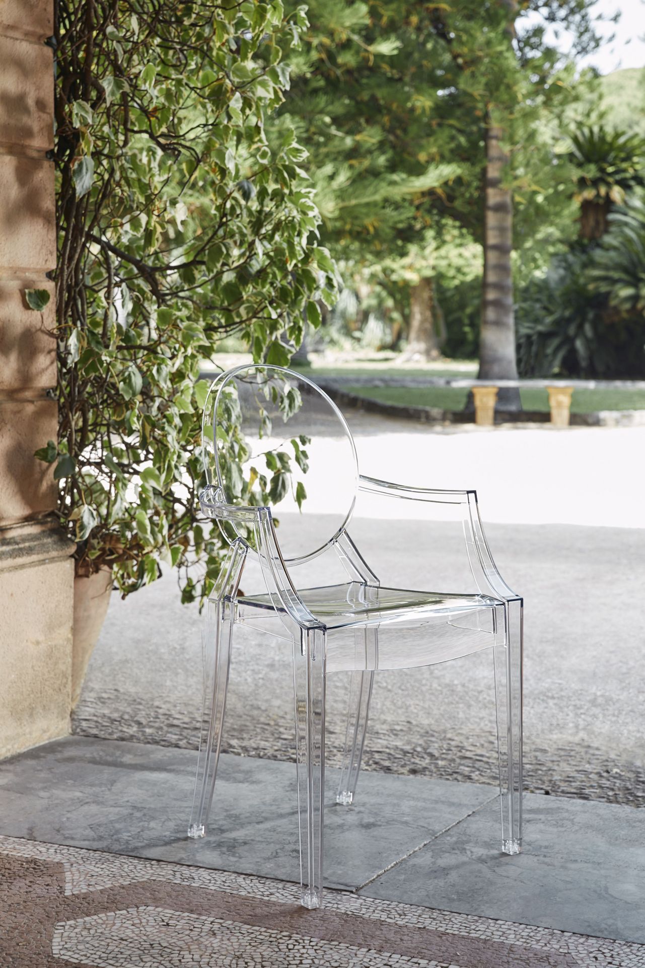 Louis Ghost armchair crystal clear Kartell