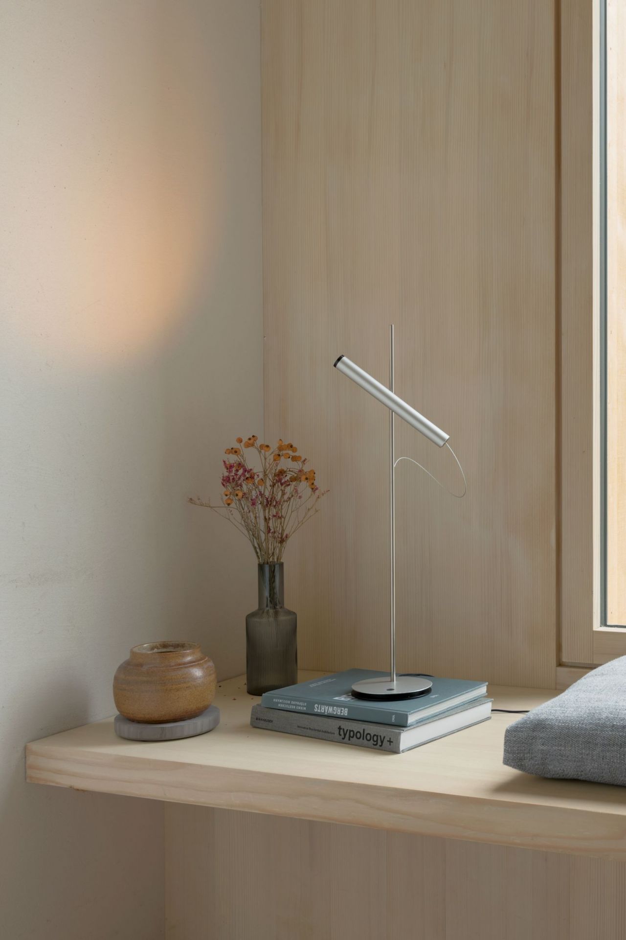 LINIjA T Table Lamp Baltensweiler