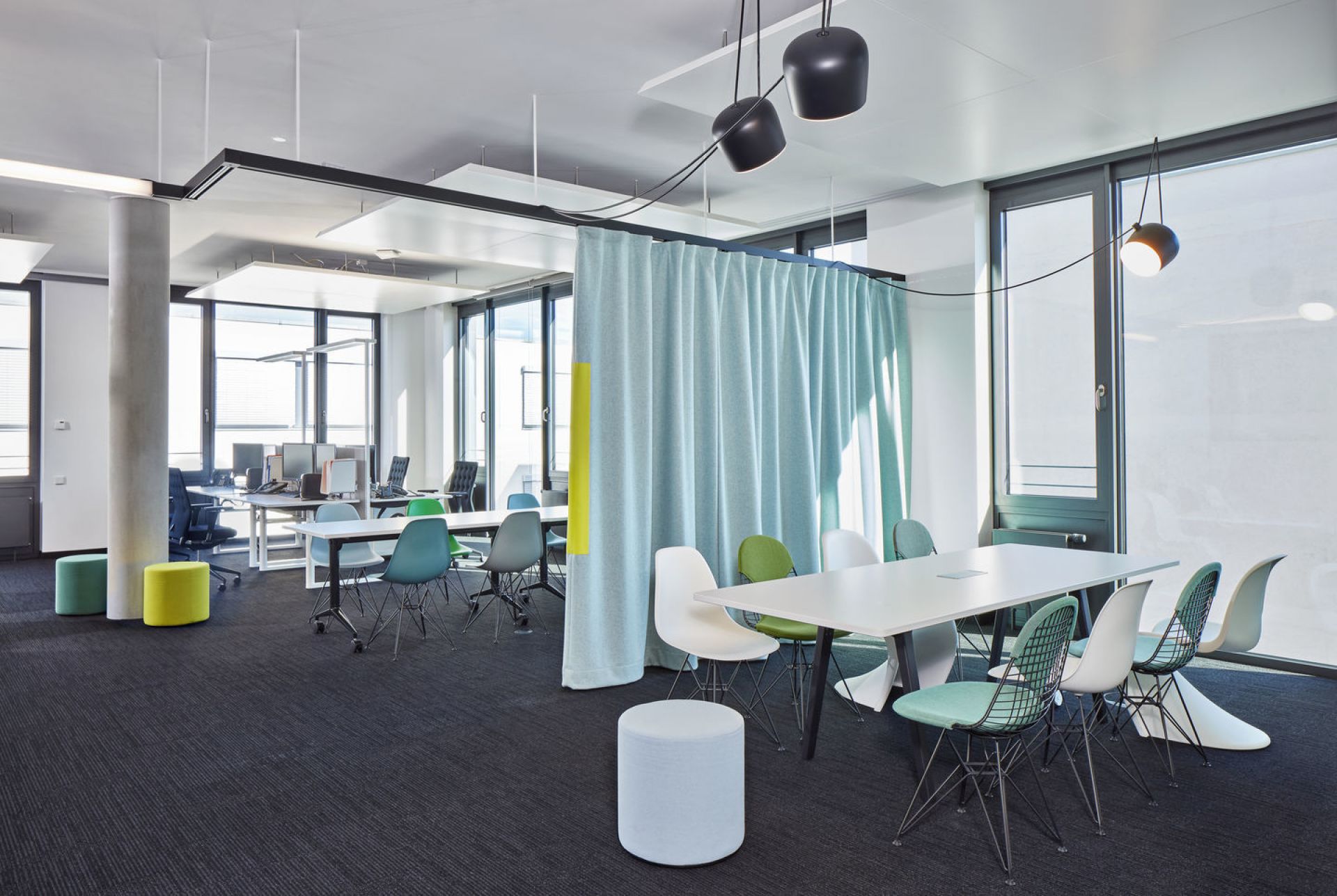 DKR-2 Wire Chair with seat and back cushion Vitra