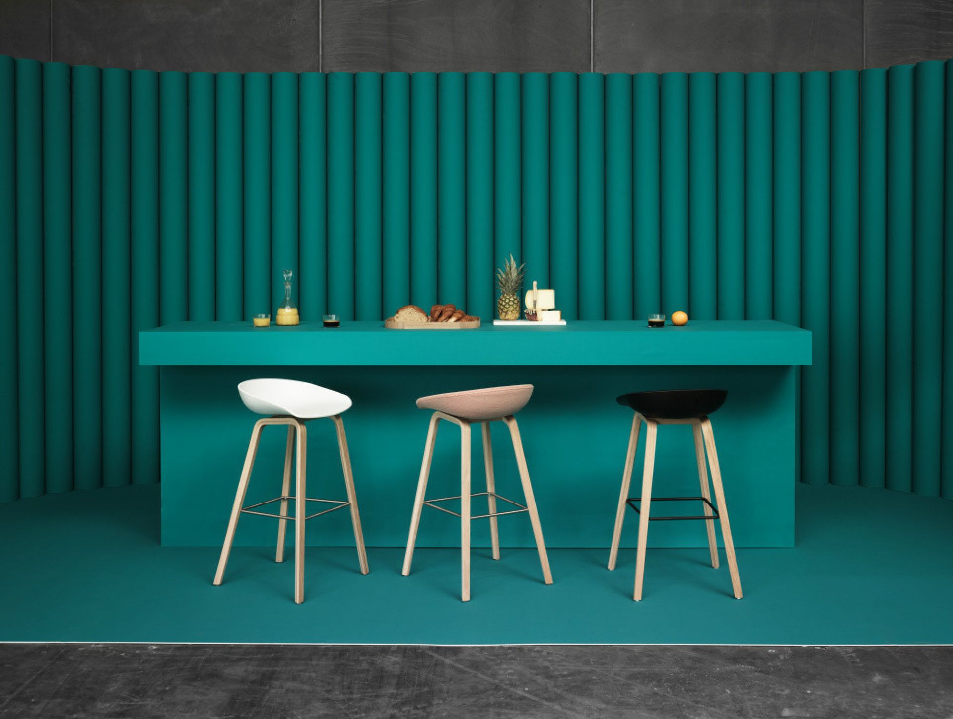 About a Stool AAS32 / AAS 32 Bar stool High Preferred combinations Hay 