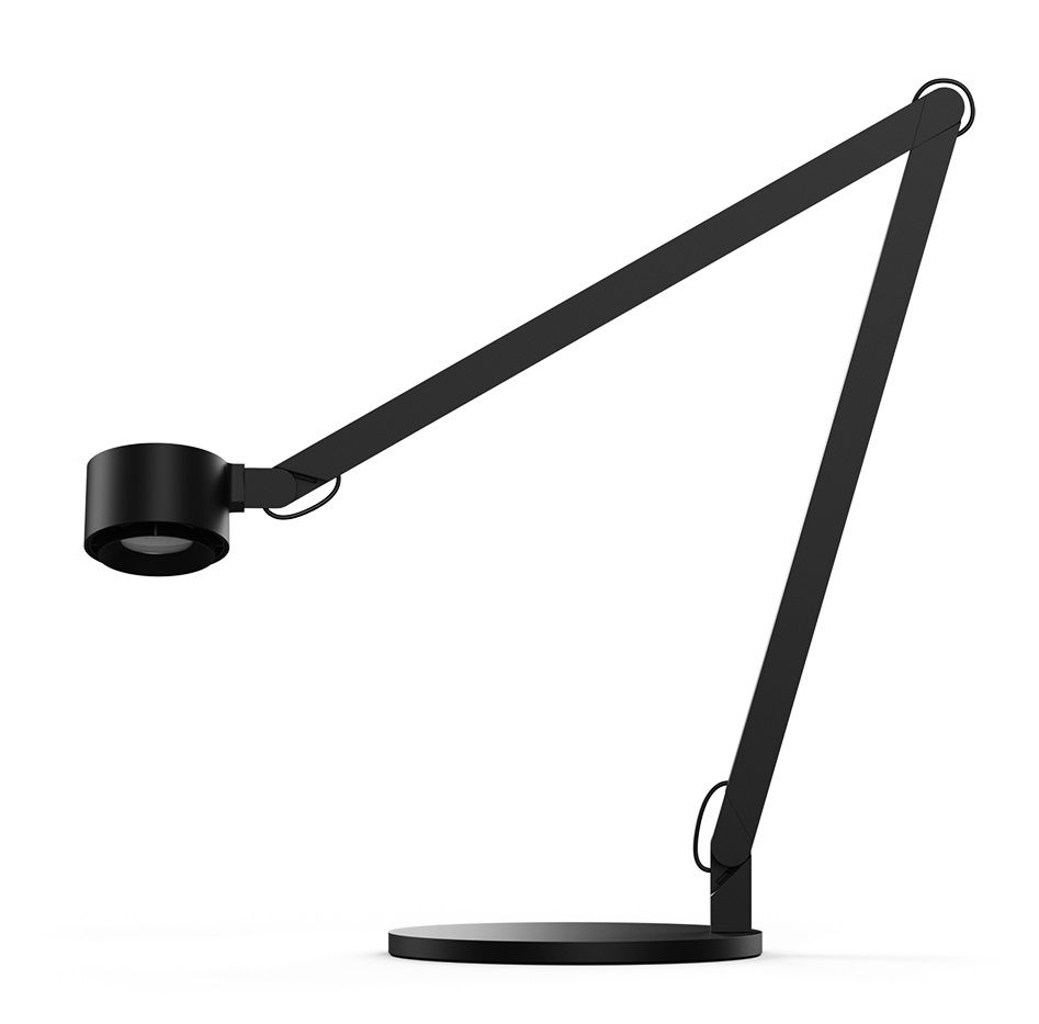 Schwarze w227 Winkel Tischleuchte von Wästberg aus Aluminium mit verstellbarem Arm und rundem Fuß.