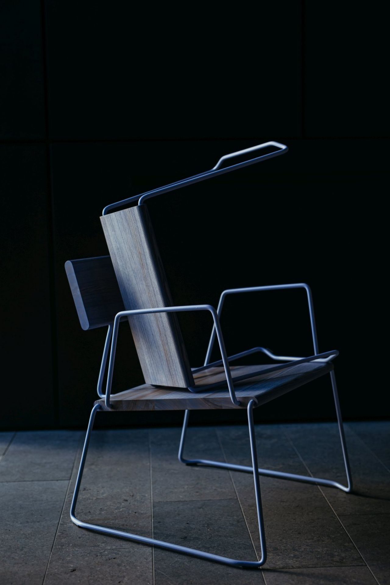 D:008 Lounge Chair with Armrests Ultraviolet Fuchs & Habicht