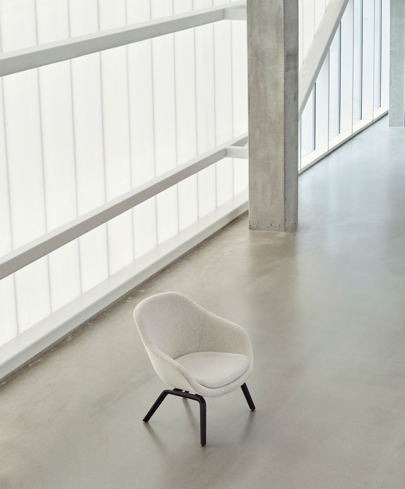 About a Lounge AAL 83 / AAL83 Armchair Hay