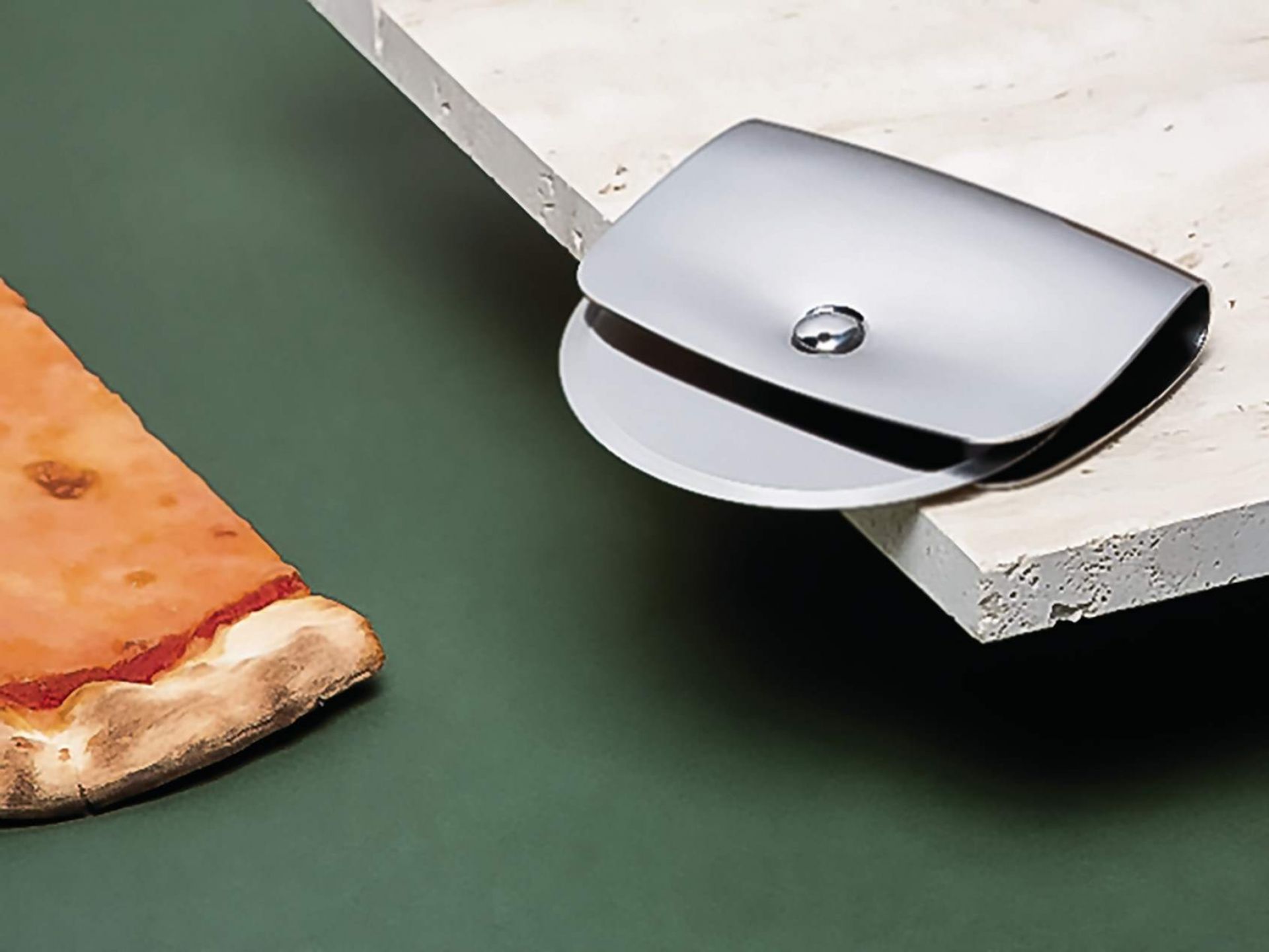 VS04 Taio Pizza Cutter Alessi