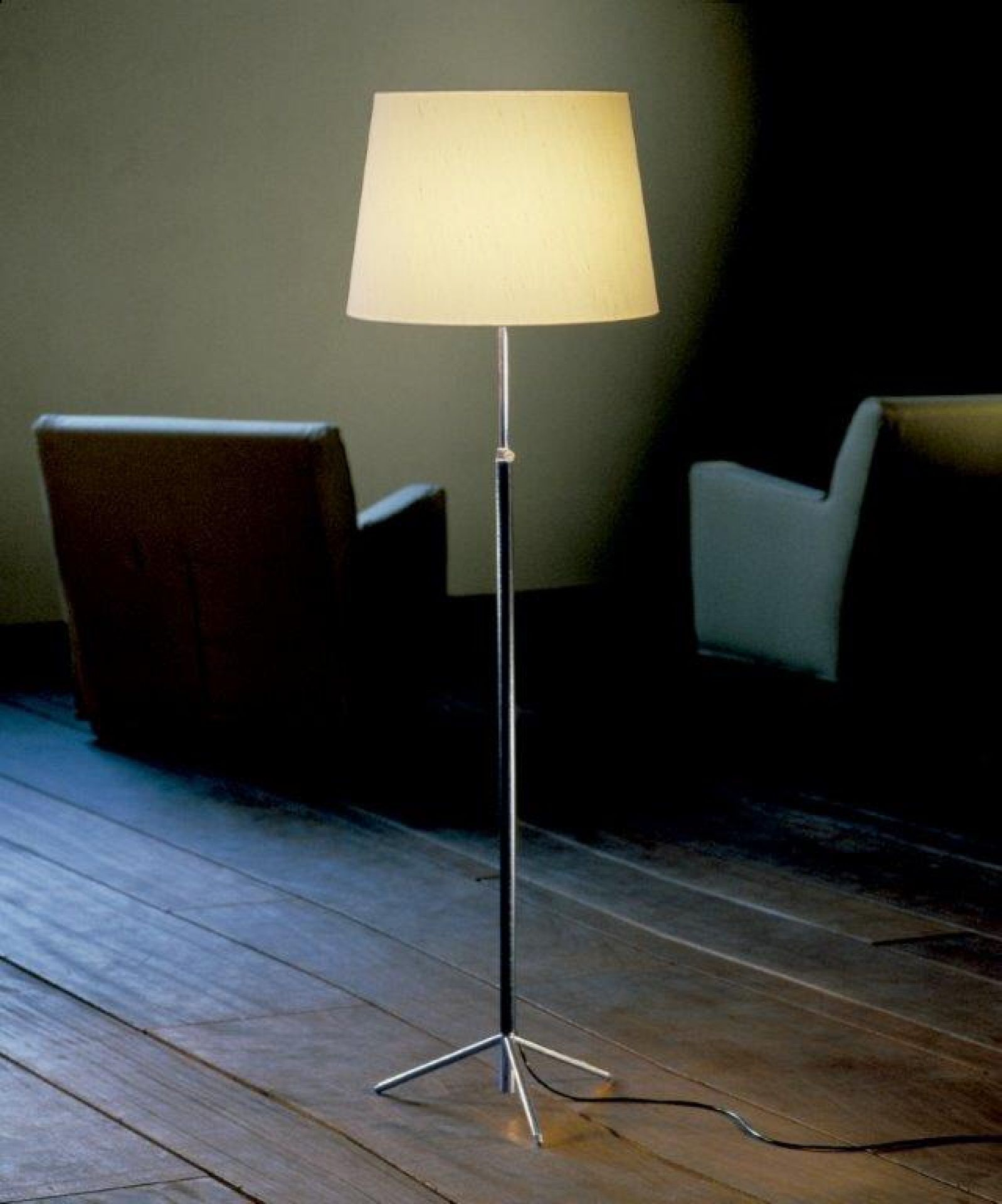 Pie de Salon Floor lamp Santa & Cole