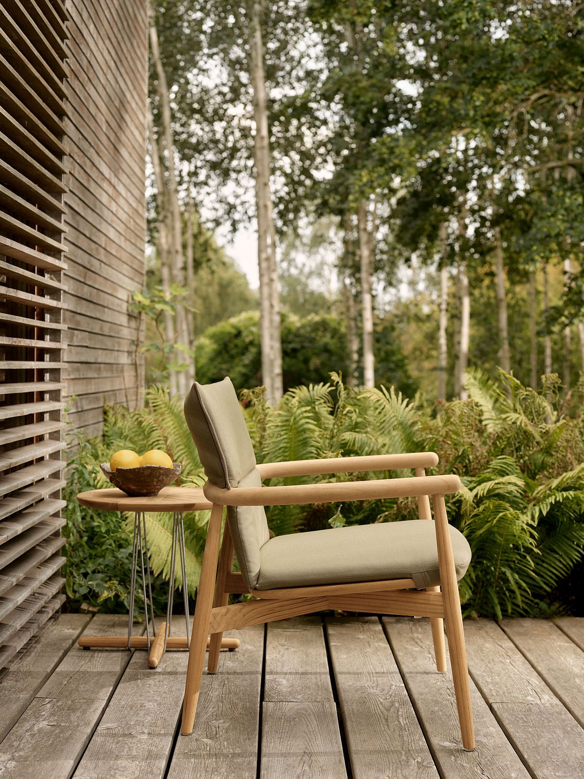 Embrace Outdoor Lounge Chair with cushion Carl Hansen & Søn