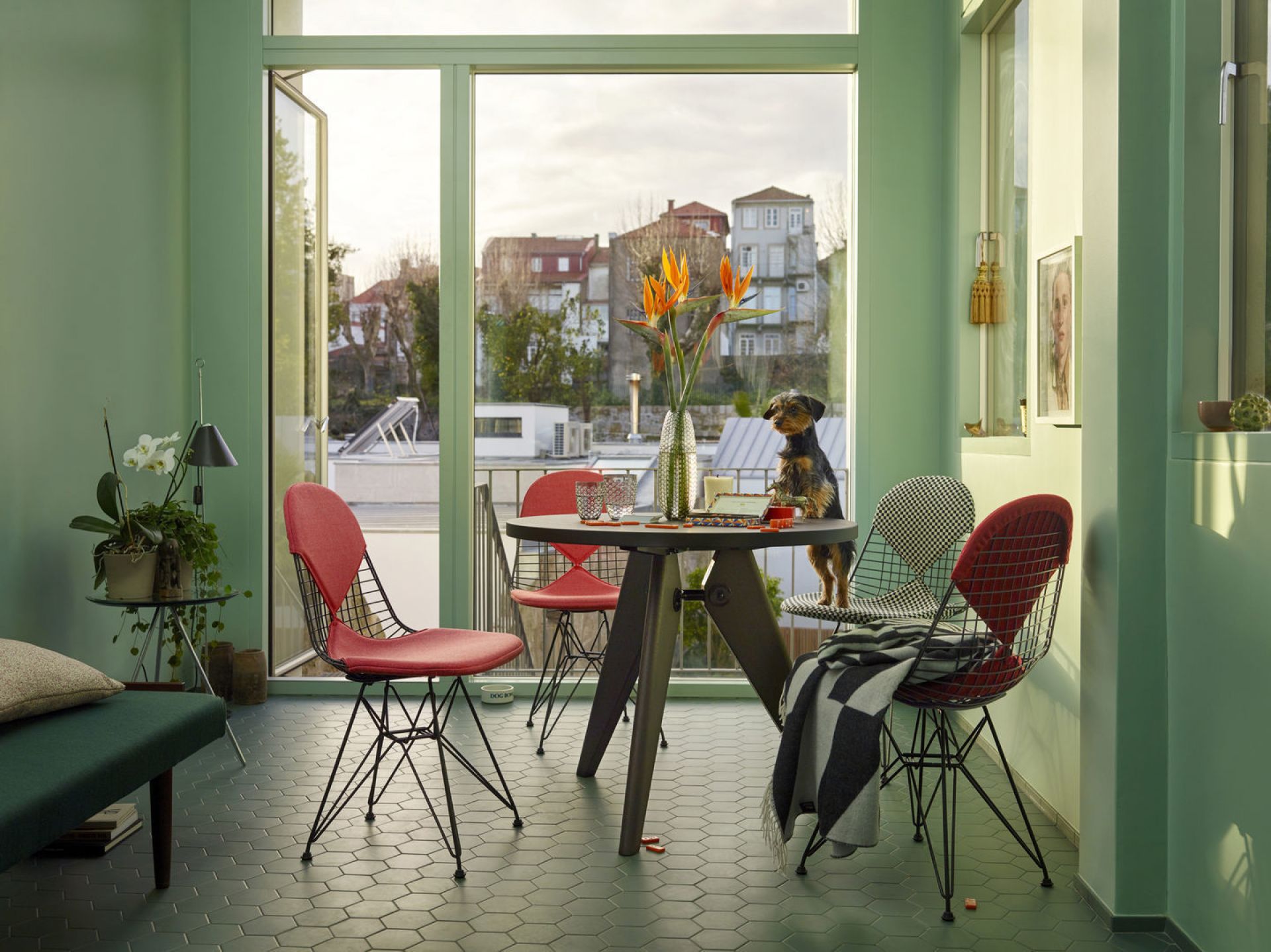 DKR-2 Wire Chair with seat and back cushion Vitra