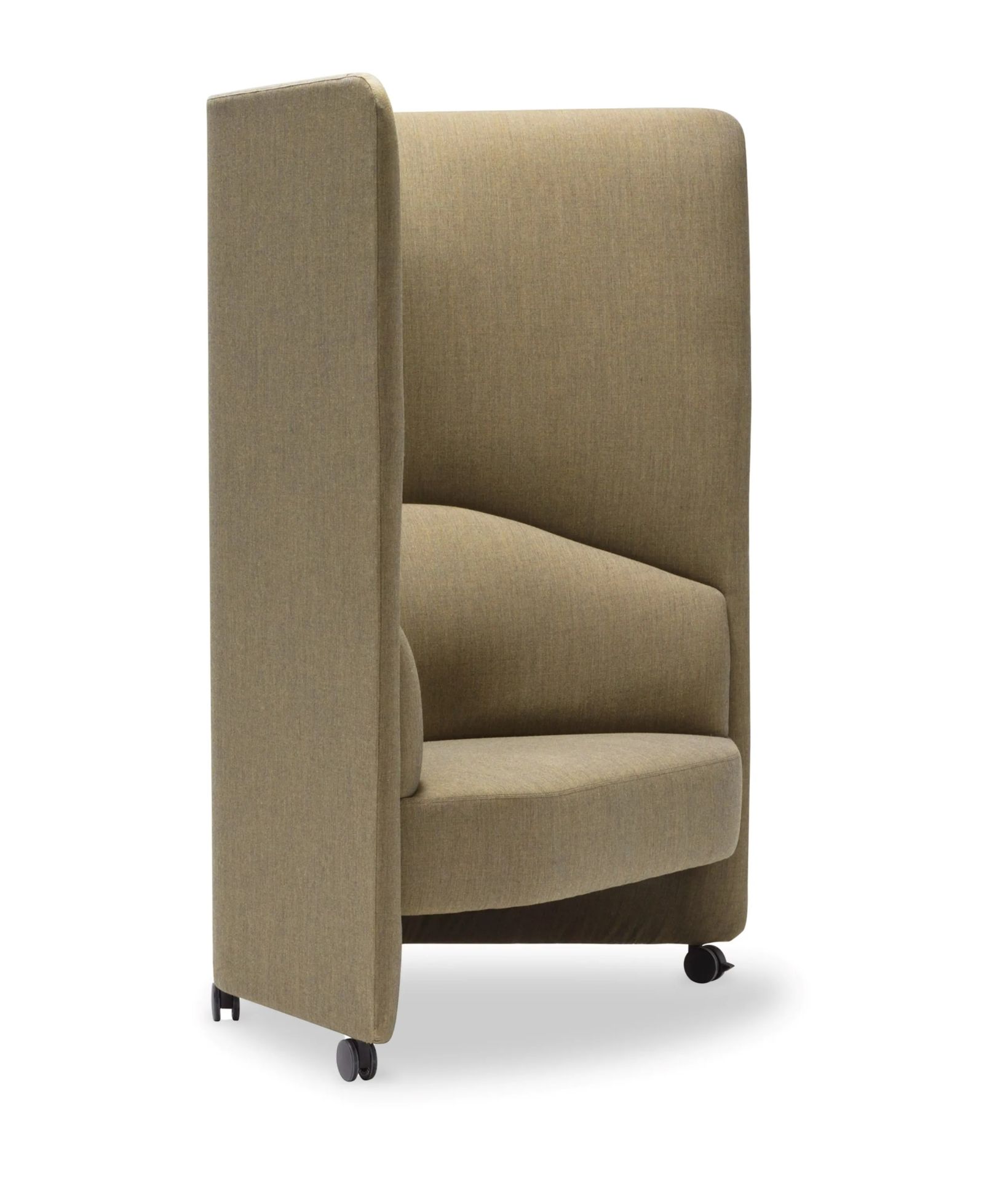 In Out Office Loungesessel mit hohem Panel und Rollen, Stoffbezug in Beige.