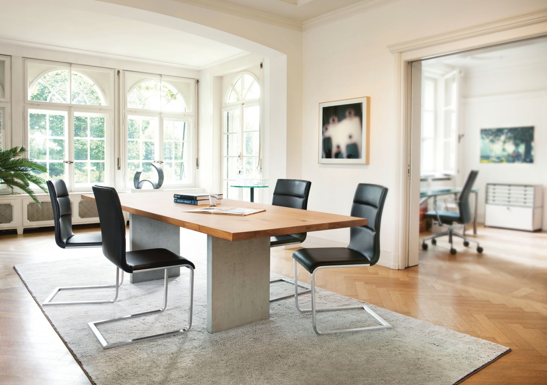 Henry extending table Girsberger