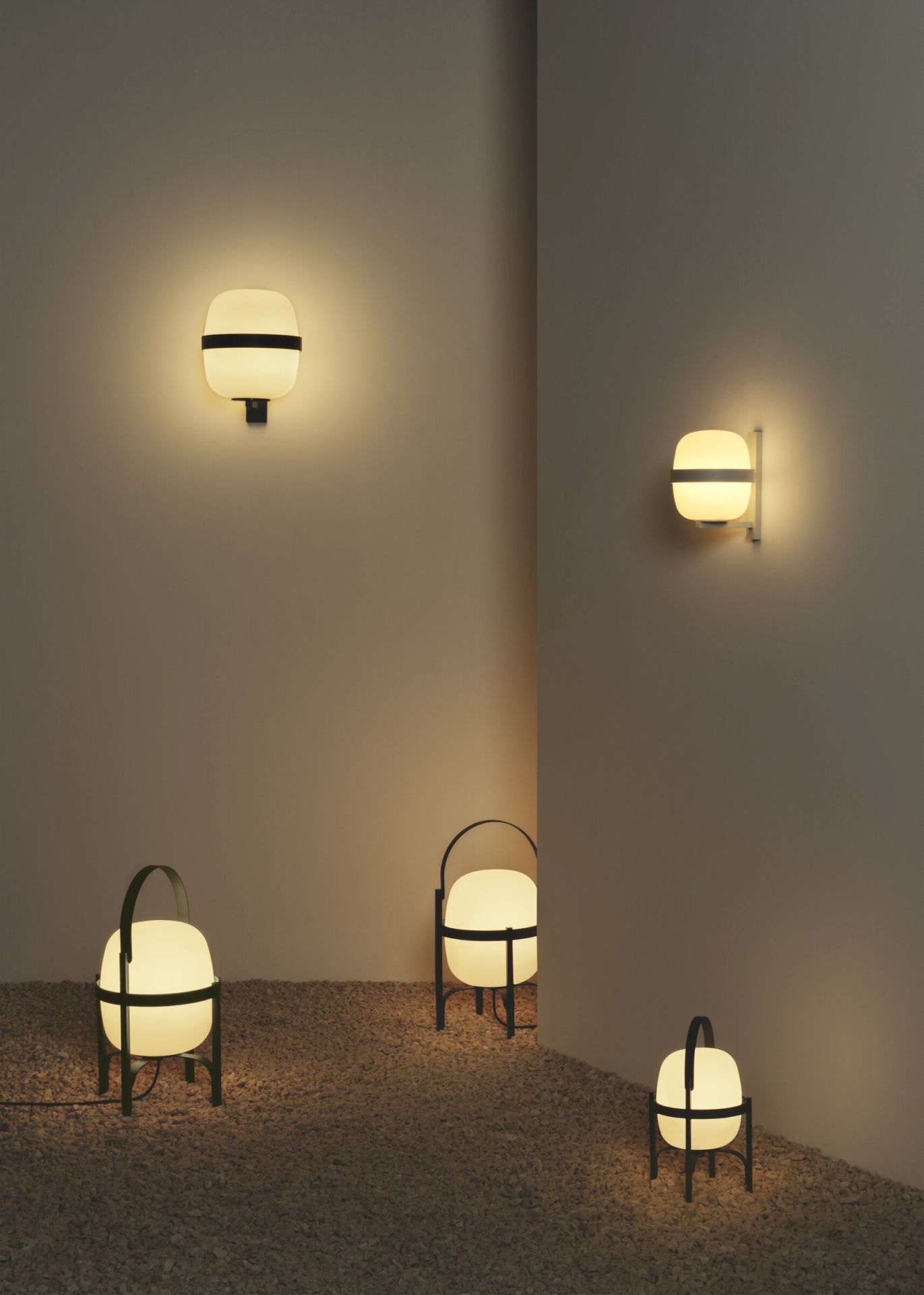 Wally Cestita wall lamp Black Santa & Cole SINGLE PIECES