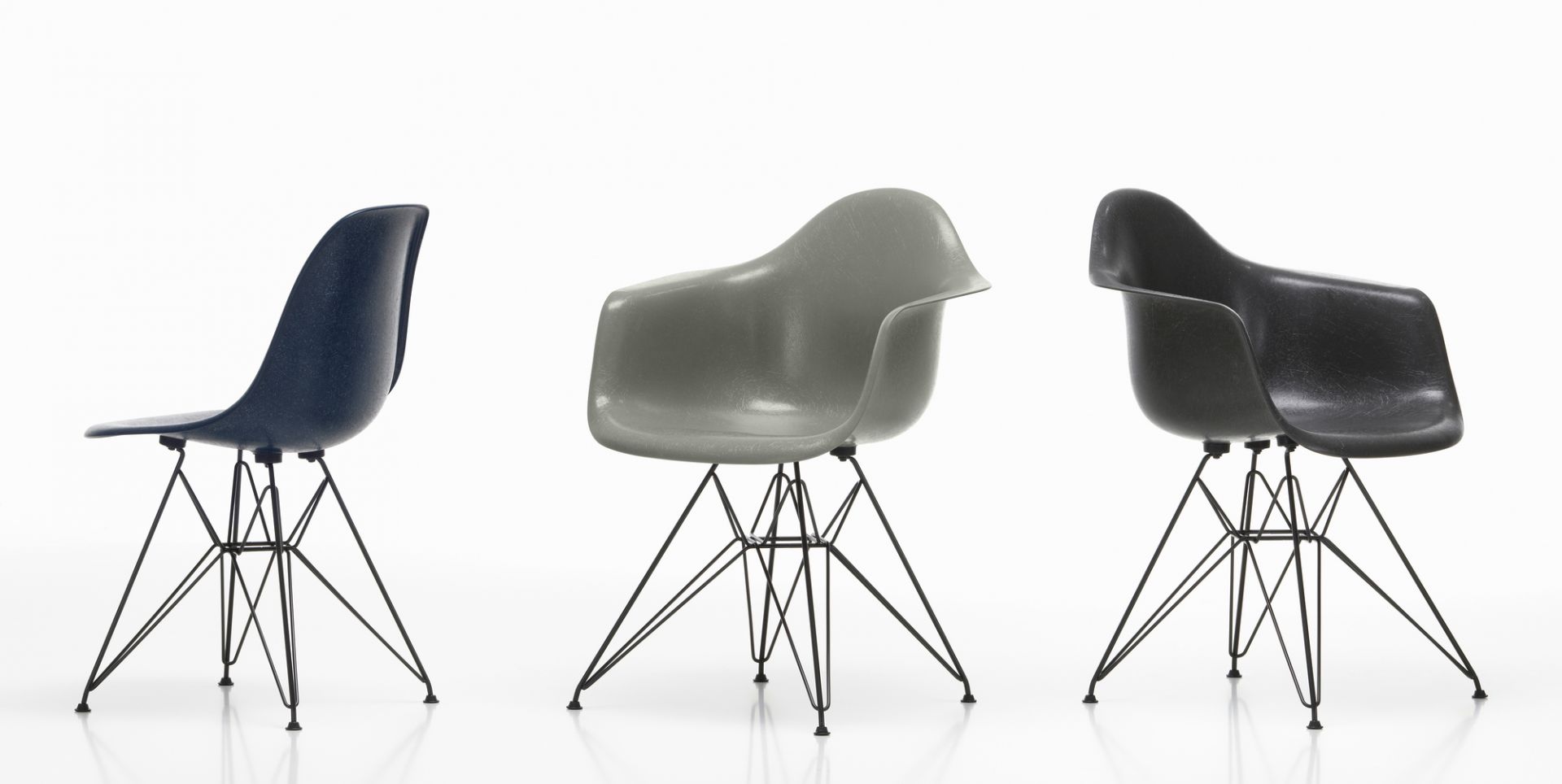 Eames Fibreglass Arm Chair DAR Chair Vitra