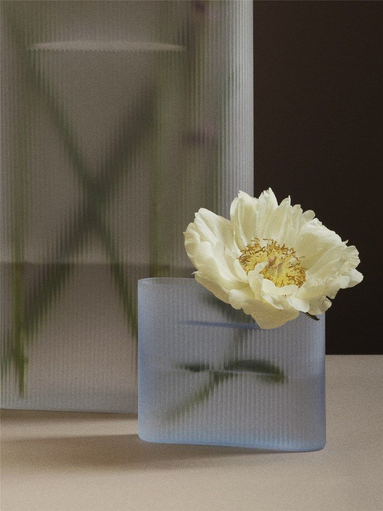 Ridge Vase Muuto Frosted glass Light blue H 35 cm Ridge Vase Muuto Frosted glass Light blue H 35 cm
