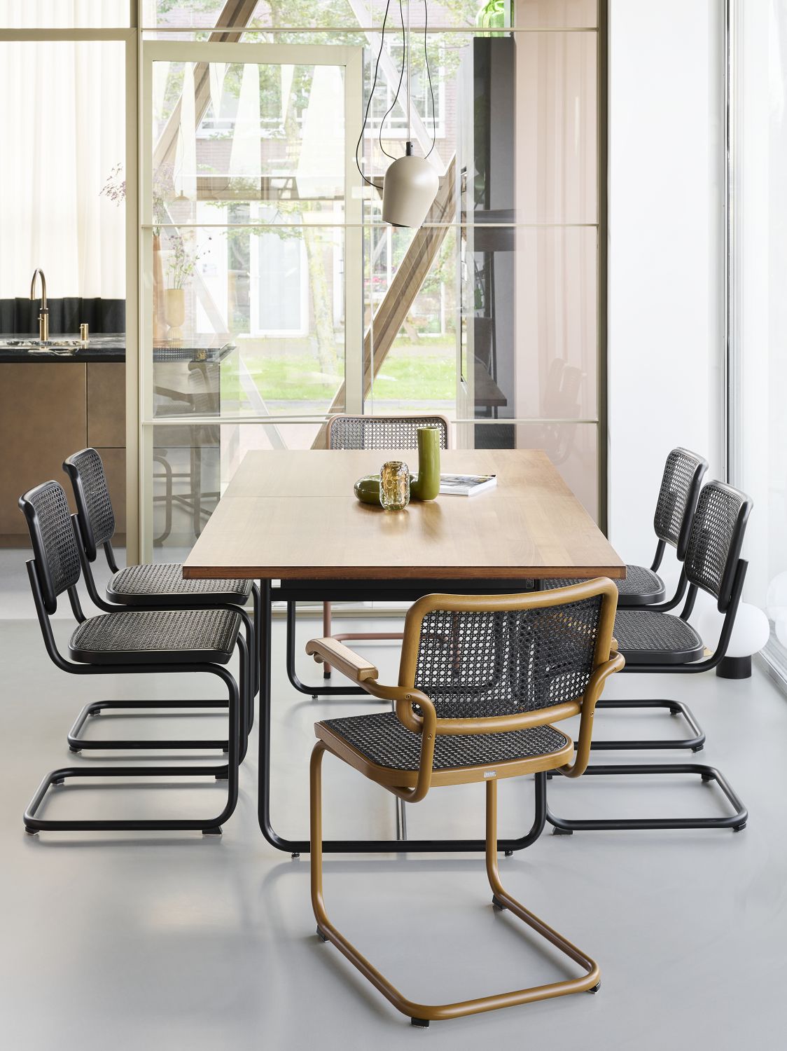 S 32 V Tubular steel classic cantilever chair Thonet