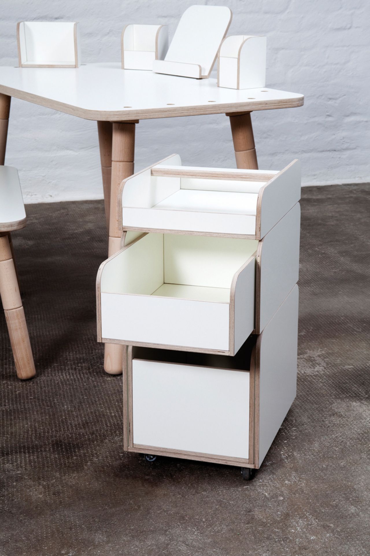 Growing Table container for children table Pure Position