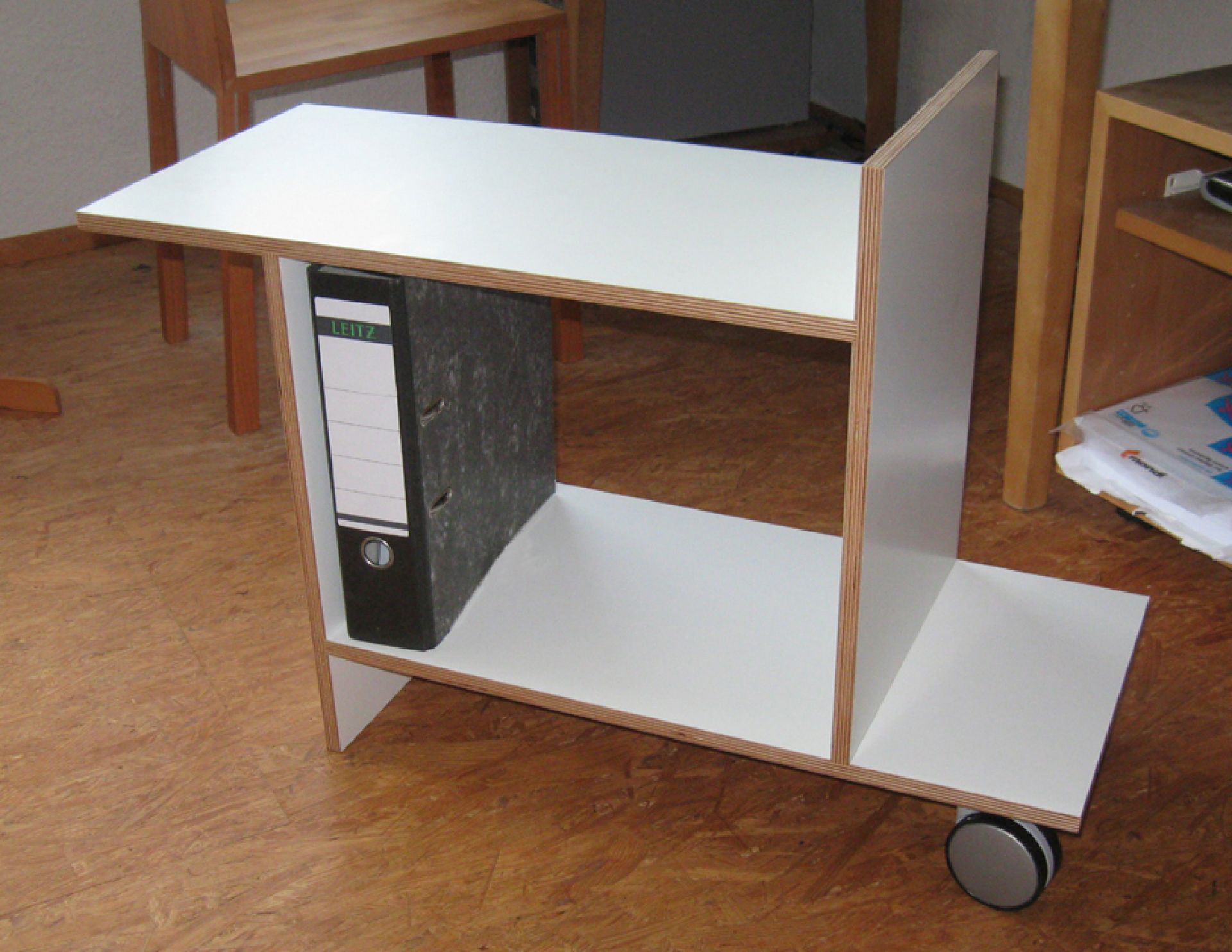 Freund side table Tojo