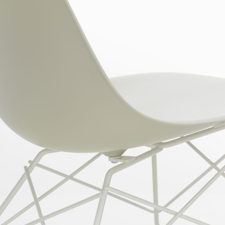 Eames Plastic Side Chair LSR Chair Vitra