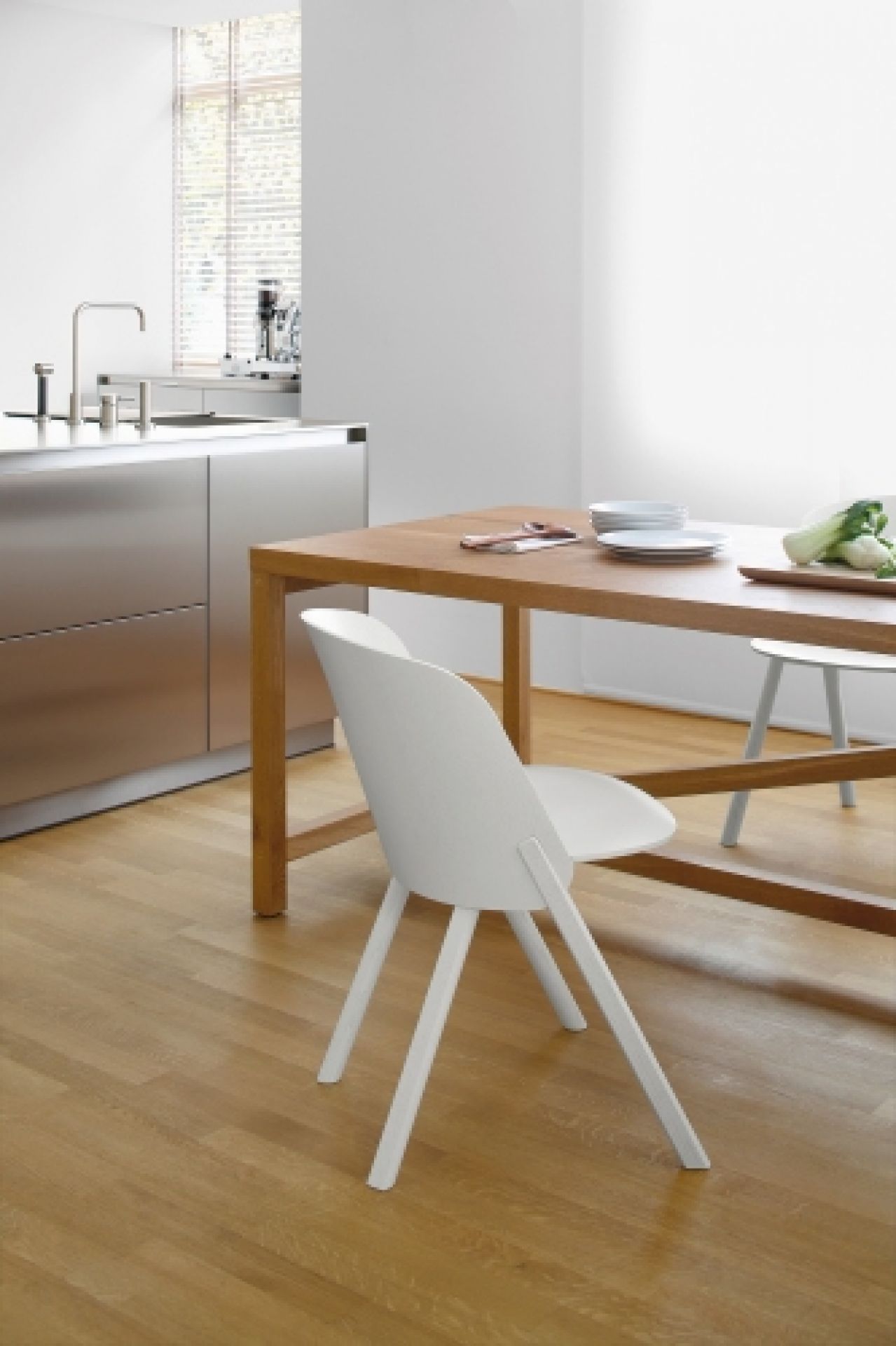 CH05 This Chair e15