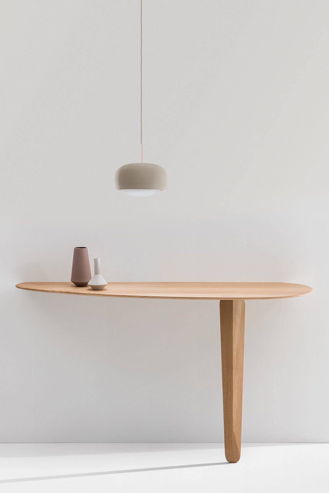 Kuyu Console Console table asymmetric period