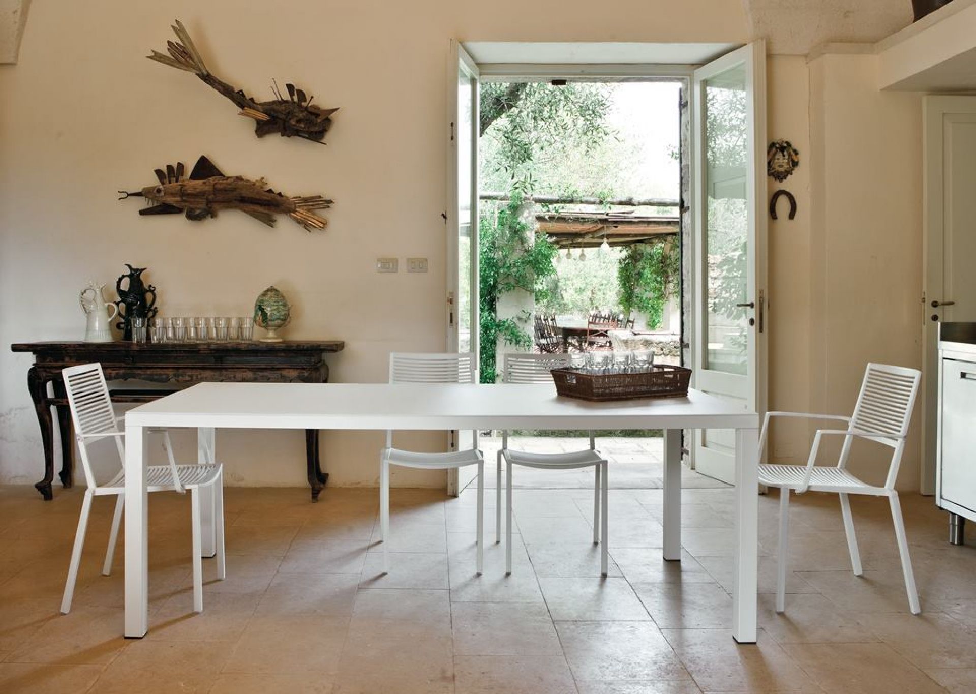 Easy Outdoor table Fast
