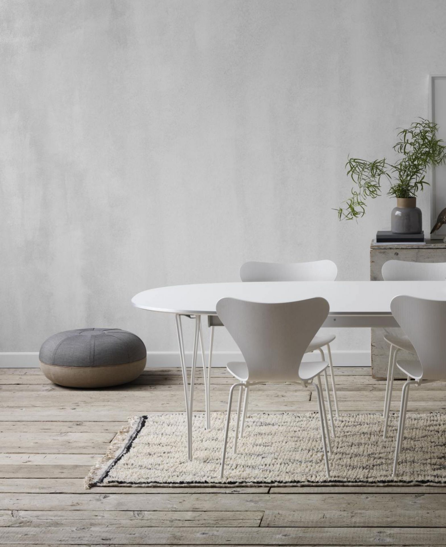 Table Series Super Elliptical extending Fritz Hansen