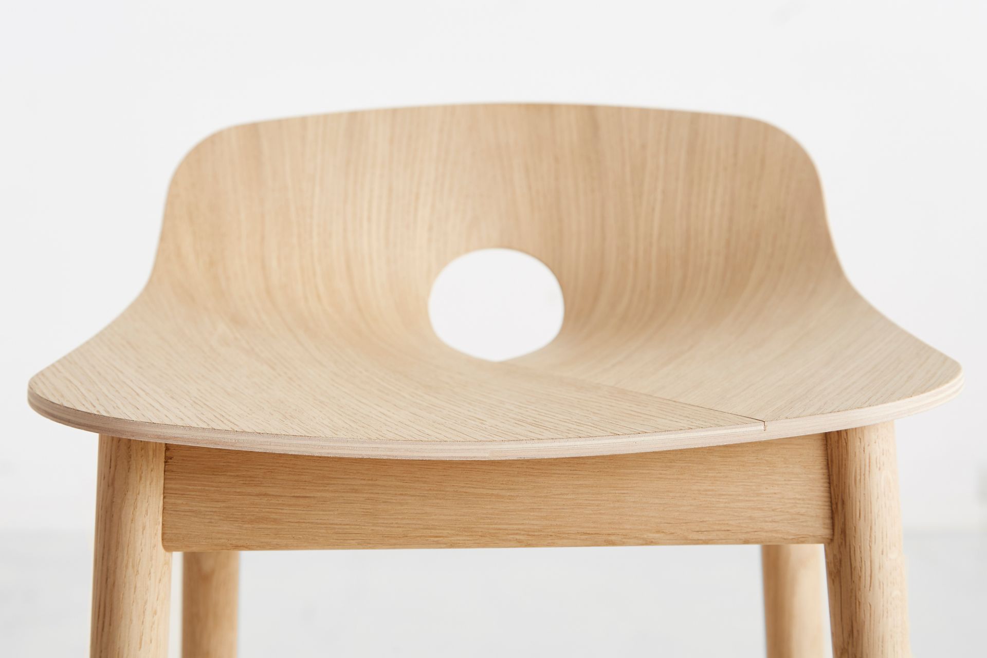 Mono Bar Stool Oak pigmented white Woud SINGLE PIECES